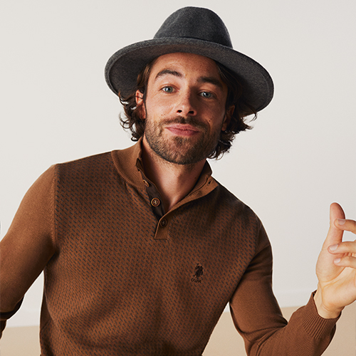 Güzel Gülen Erkekler