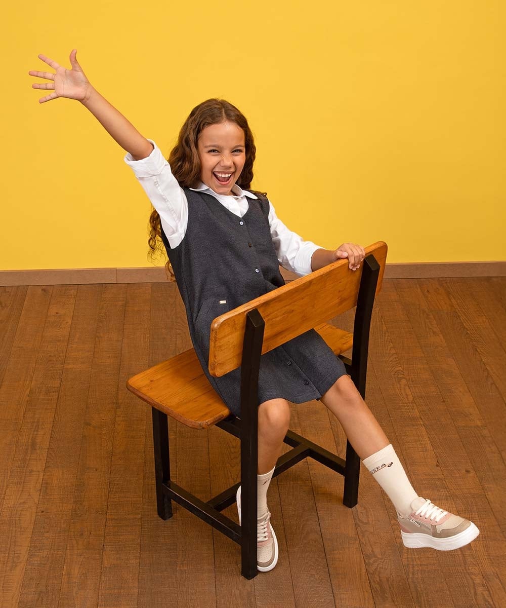 Etek ve Elbiseler: Kız Çocuklarına Özgürlük ve Zarafet