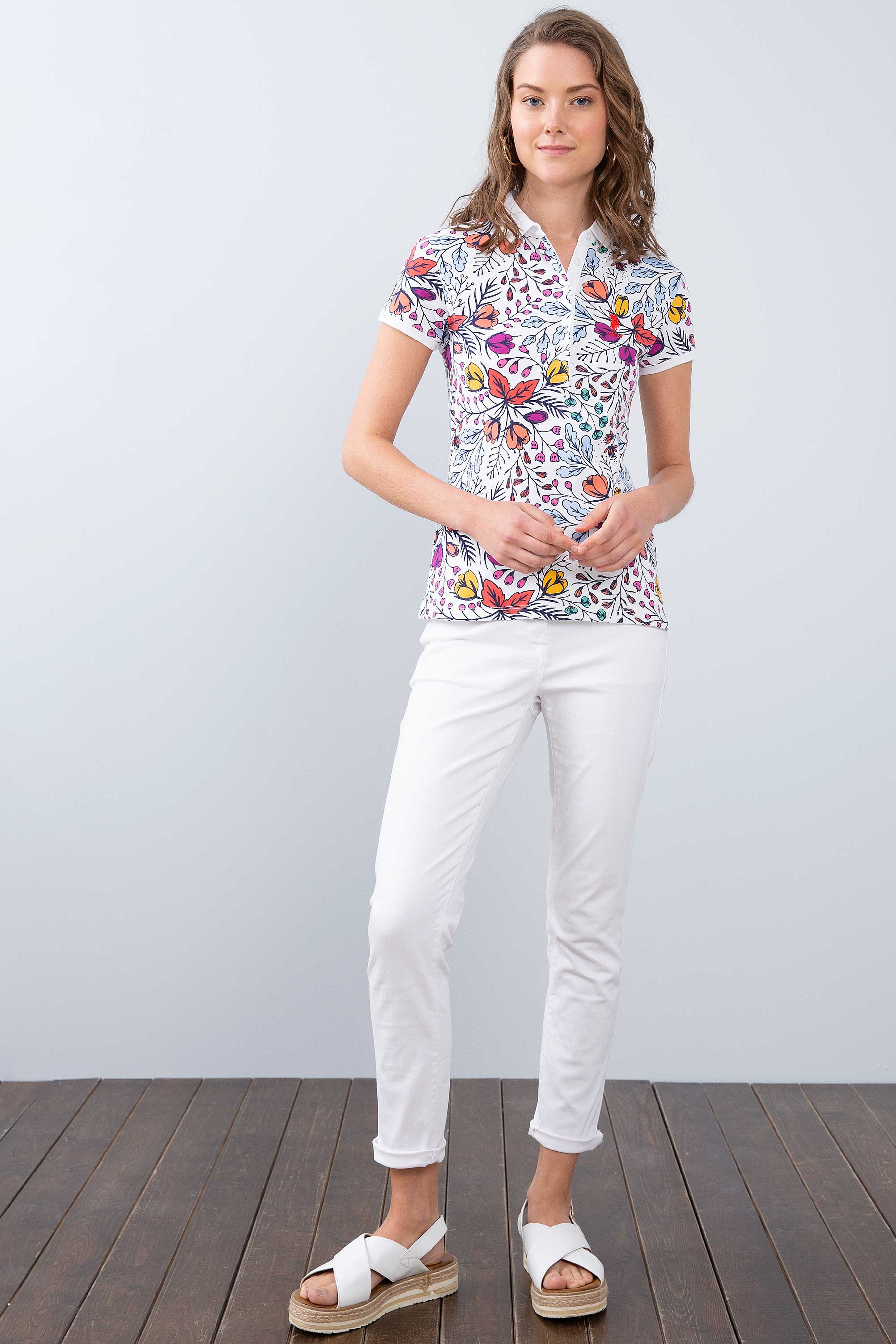 Kadın Beyaz Polo Yaka T-Shirt - Image 4