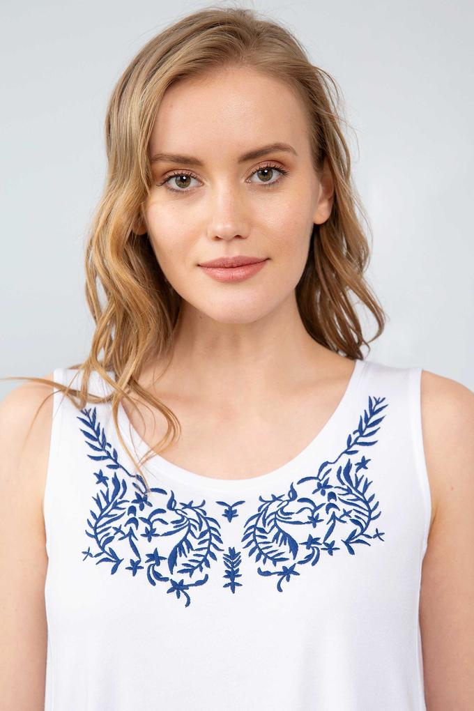 Kadın Beyaz Bisiklet Yaka Kolsuz Tişört