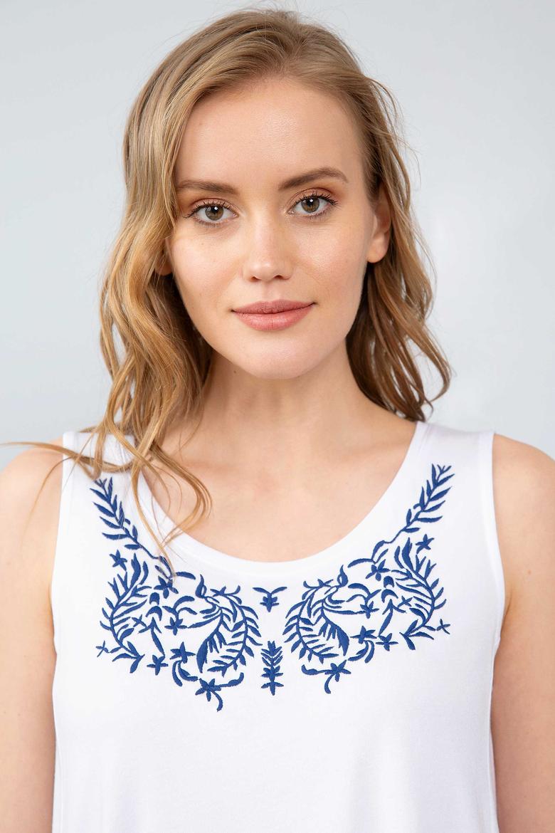 Kadın Beyaz Bisiklet Yaka Kolsuz Tişört