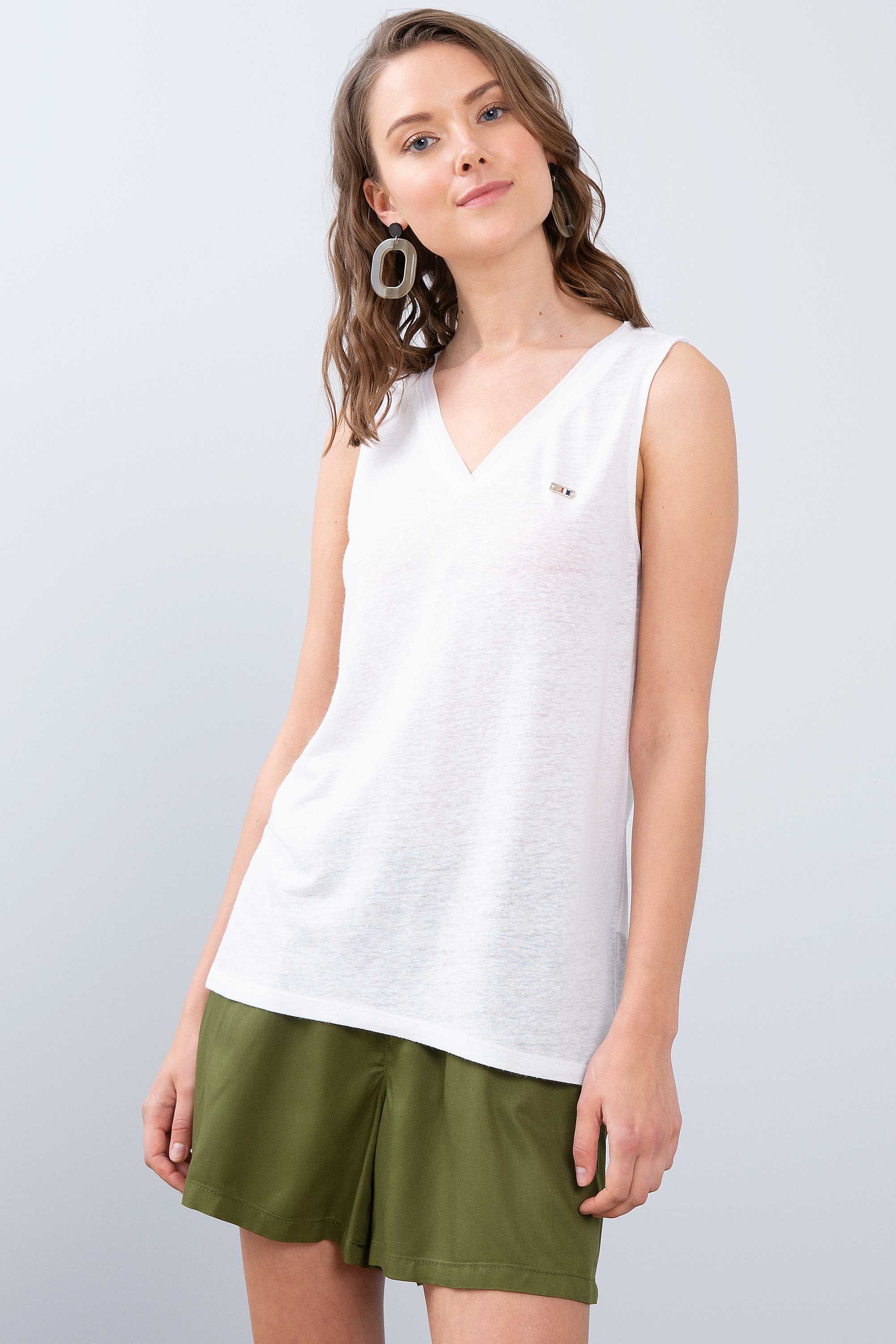 Kadın Beyaz V - Yaka T-Shirt - Image 1