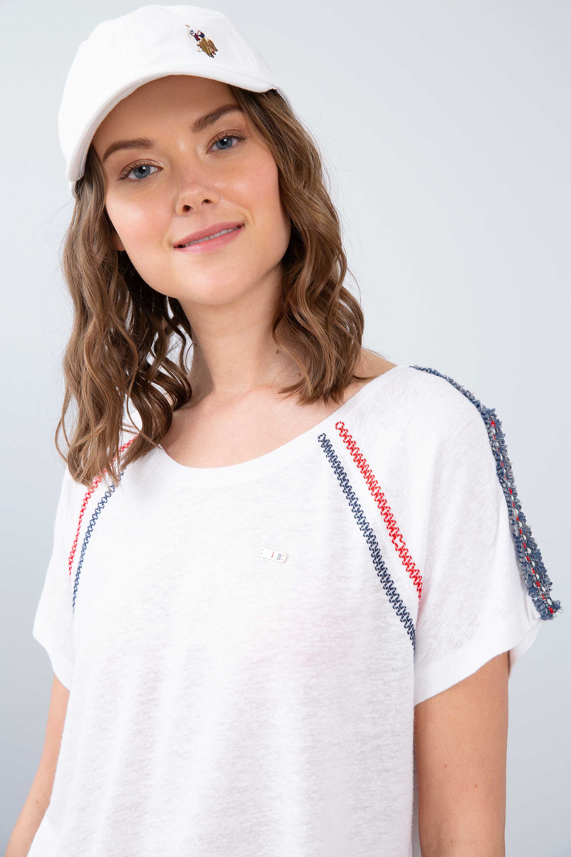 Kadın Beyaz Bisiklet Yaka T-Shirt