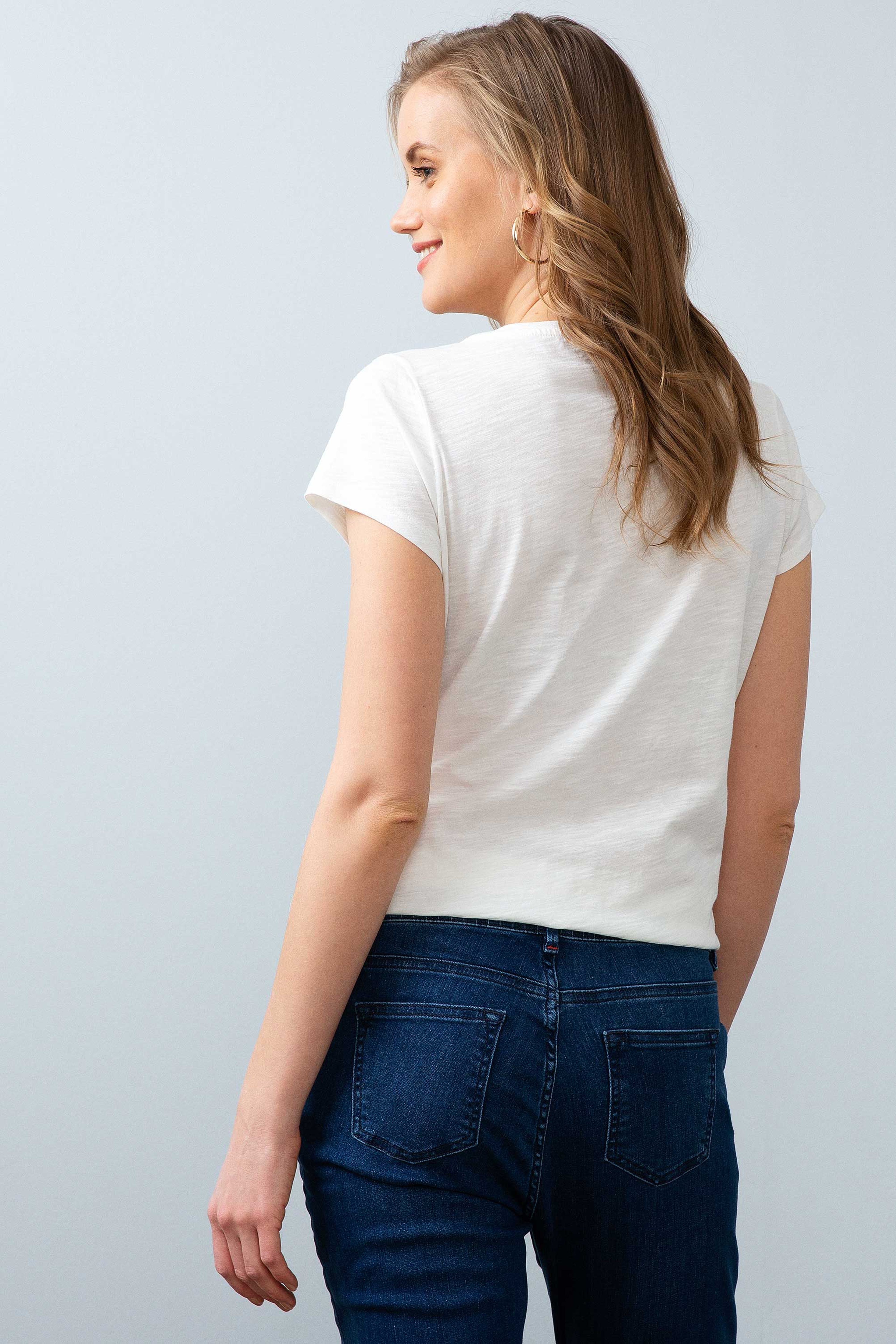 Kadın Beyaz Bisiklet Yaka T-Shirt - Image 4