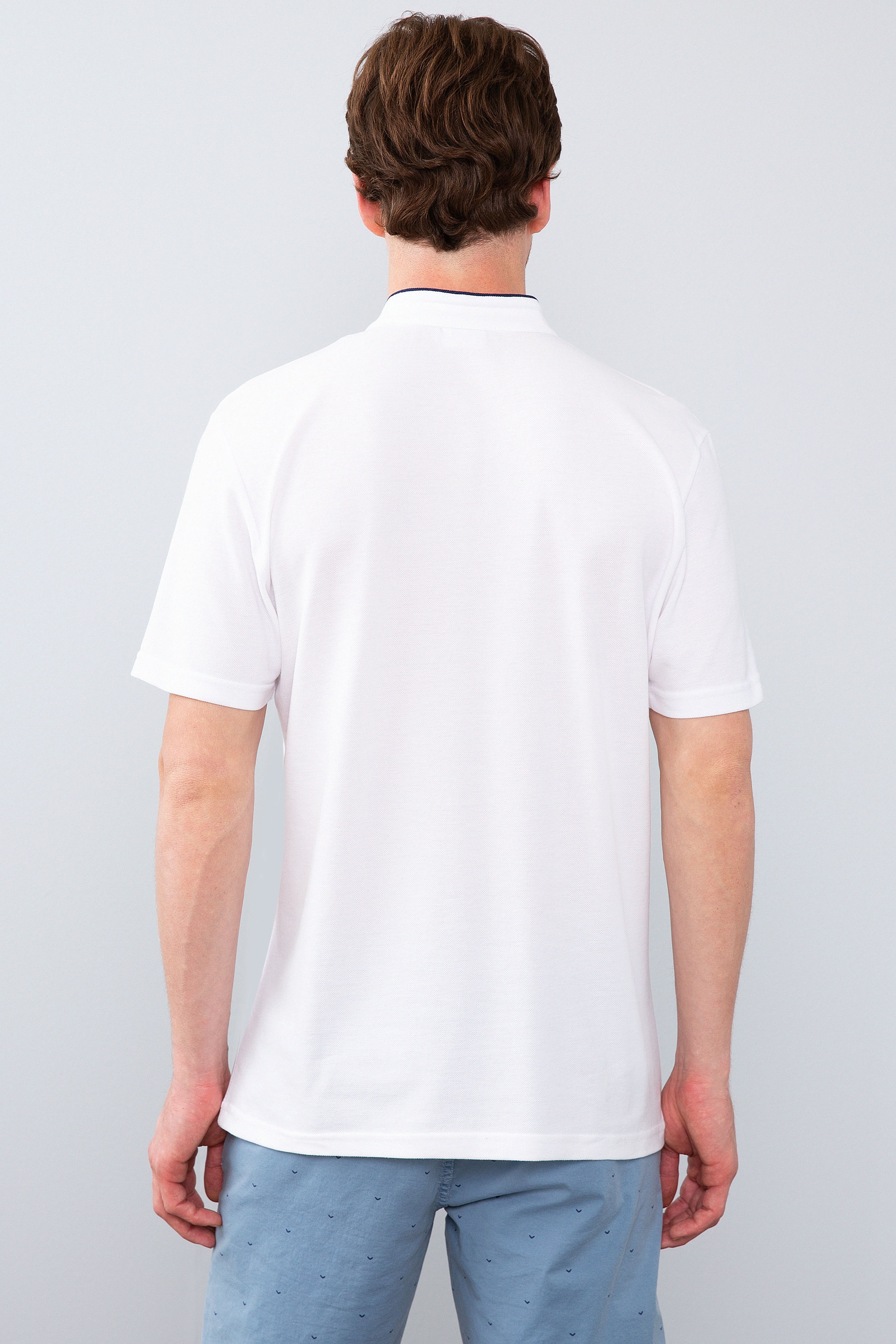 Erkek Beyaz Hakim Yaka T-Shirt