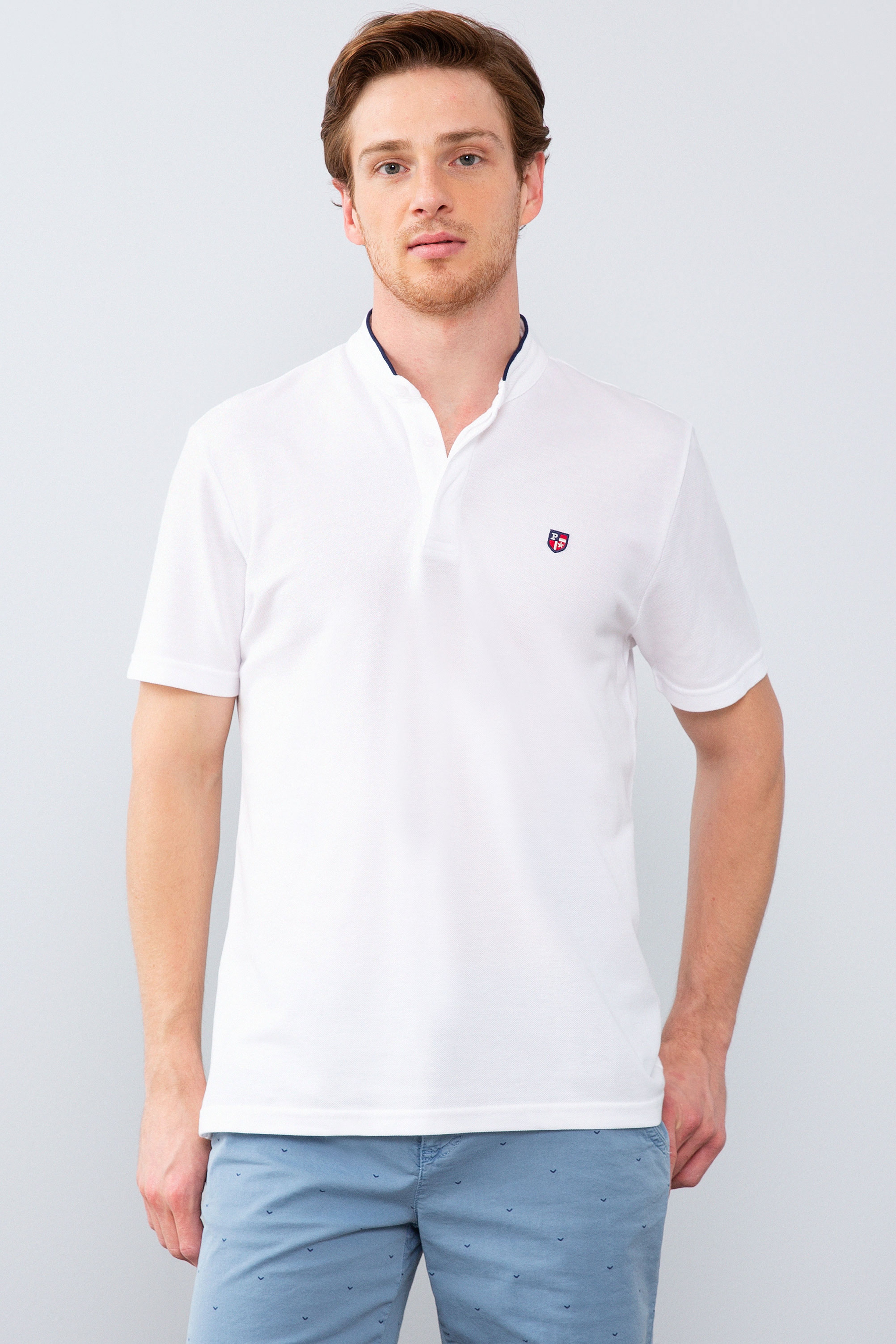 Erkek Beyaz Hakim Yaka T-Shirt - Image 1