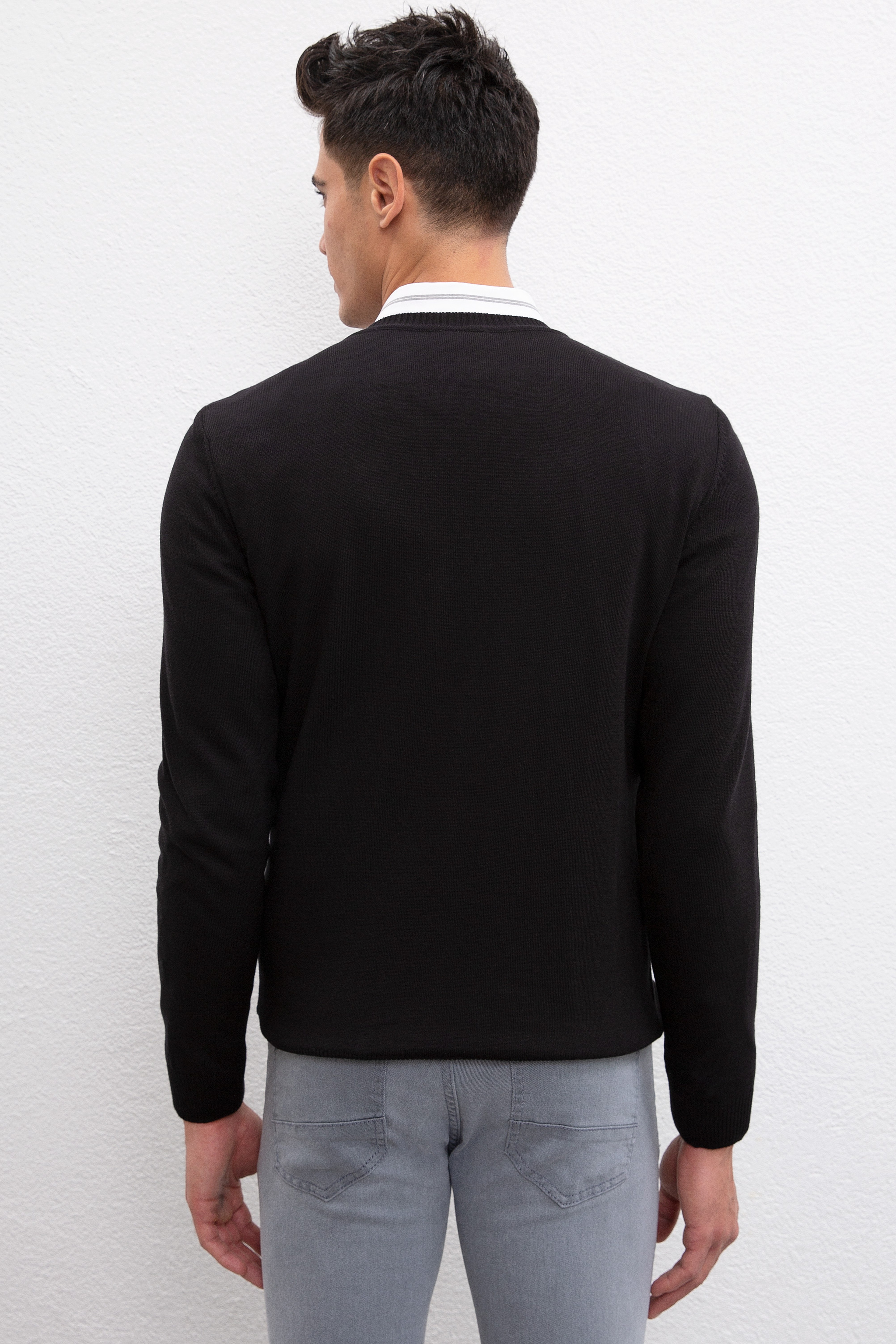 Erkek Siyah V-Yaka Triko Kazak Basic - Image 3