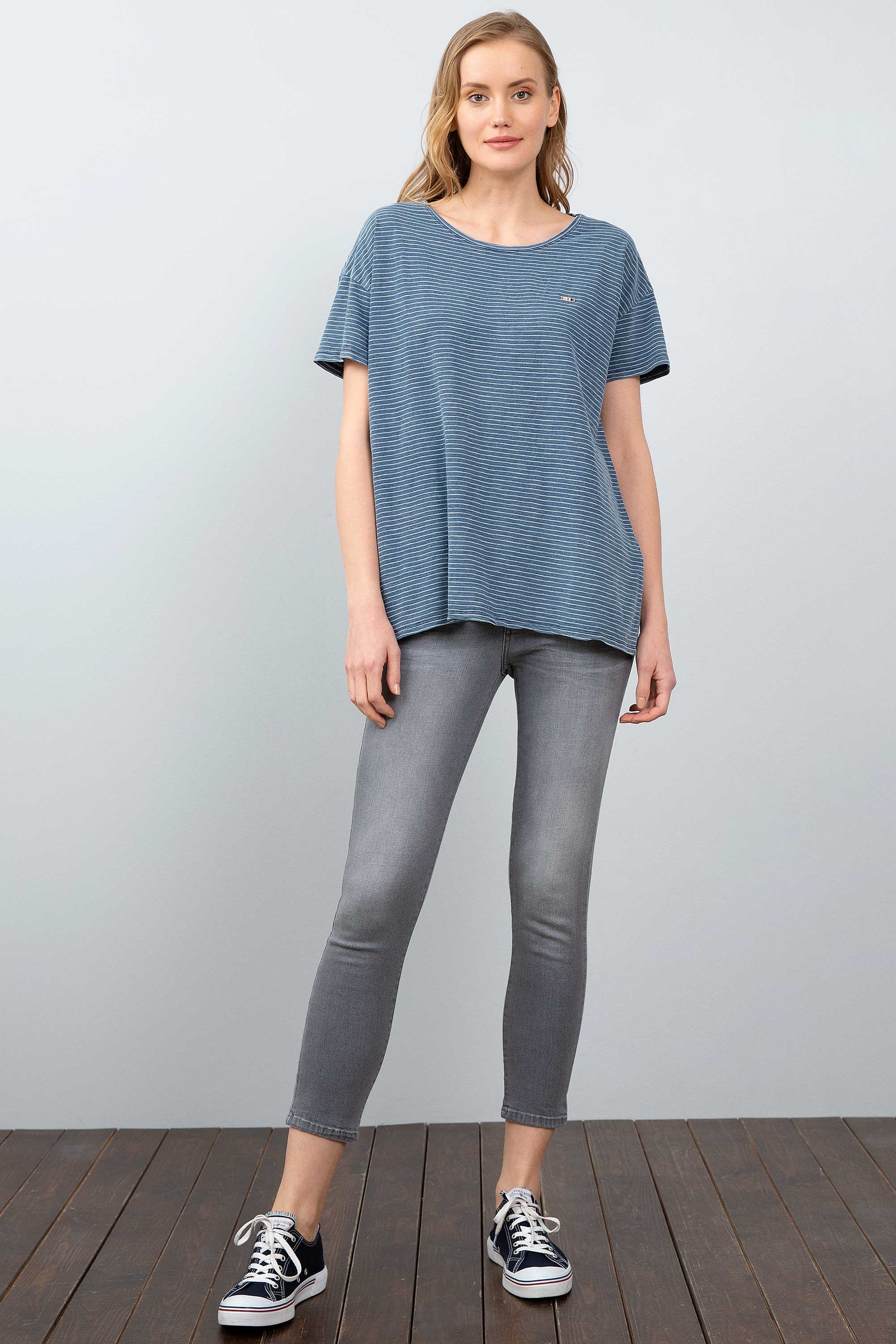 Kadın Lacivert Bisiklet Yaka T-Shirt - Image 3
