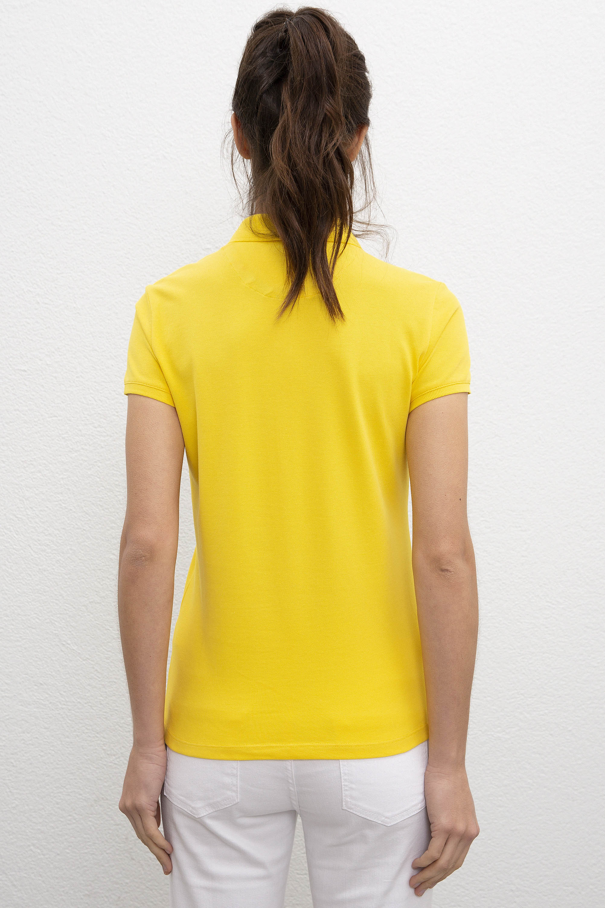 Kadın Sarı Polo Yaka T-Shirt - Image 3