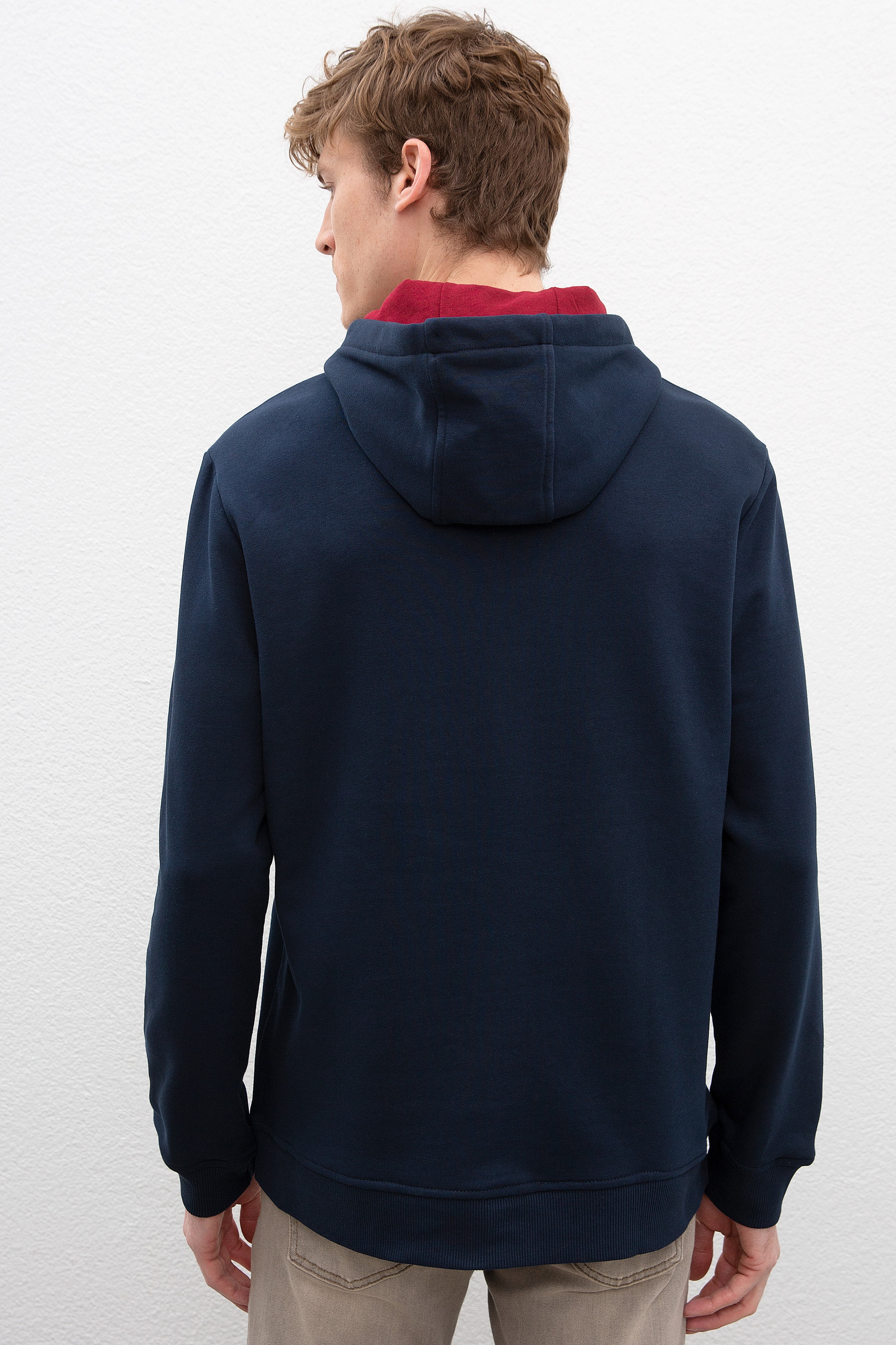 Erkek Lacivert Kapüşonlu Sweatshirt - Image 3