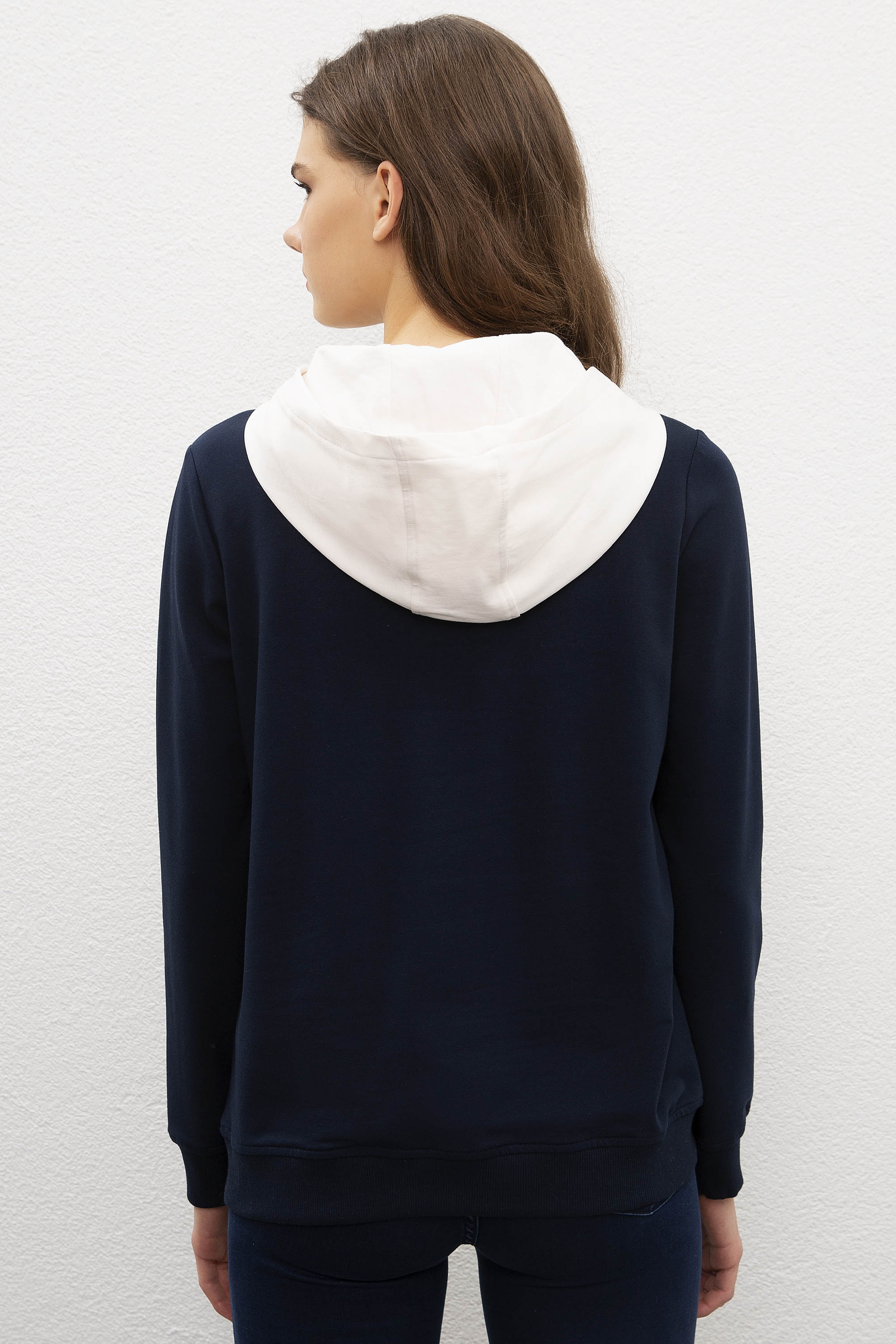 Kadın Beyaz Sweatshirt - Image 3
