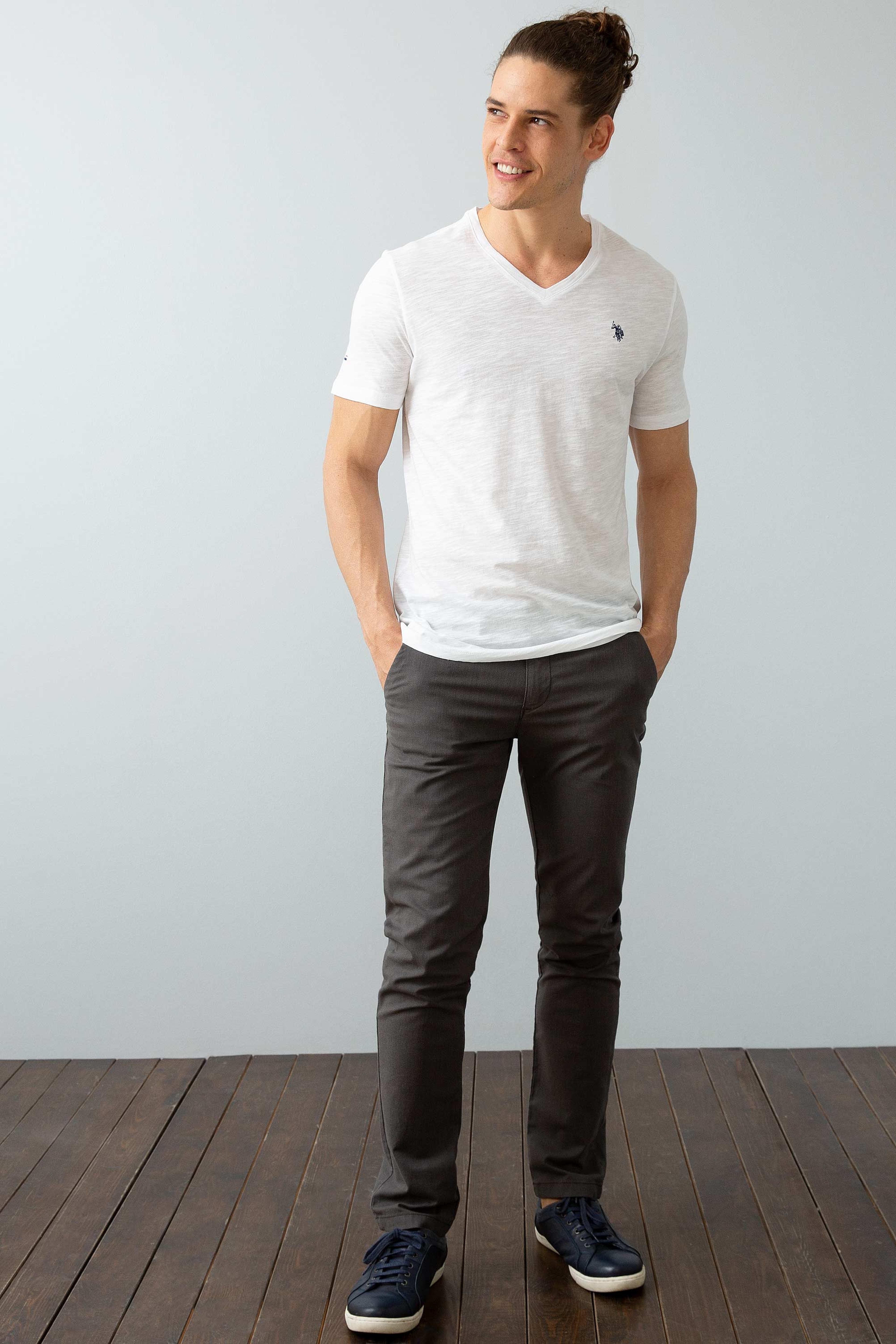 Erkek Beyaz V-Yaka T-Shirt Basic - Image 3