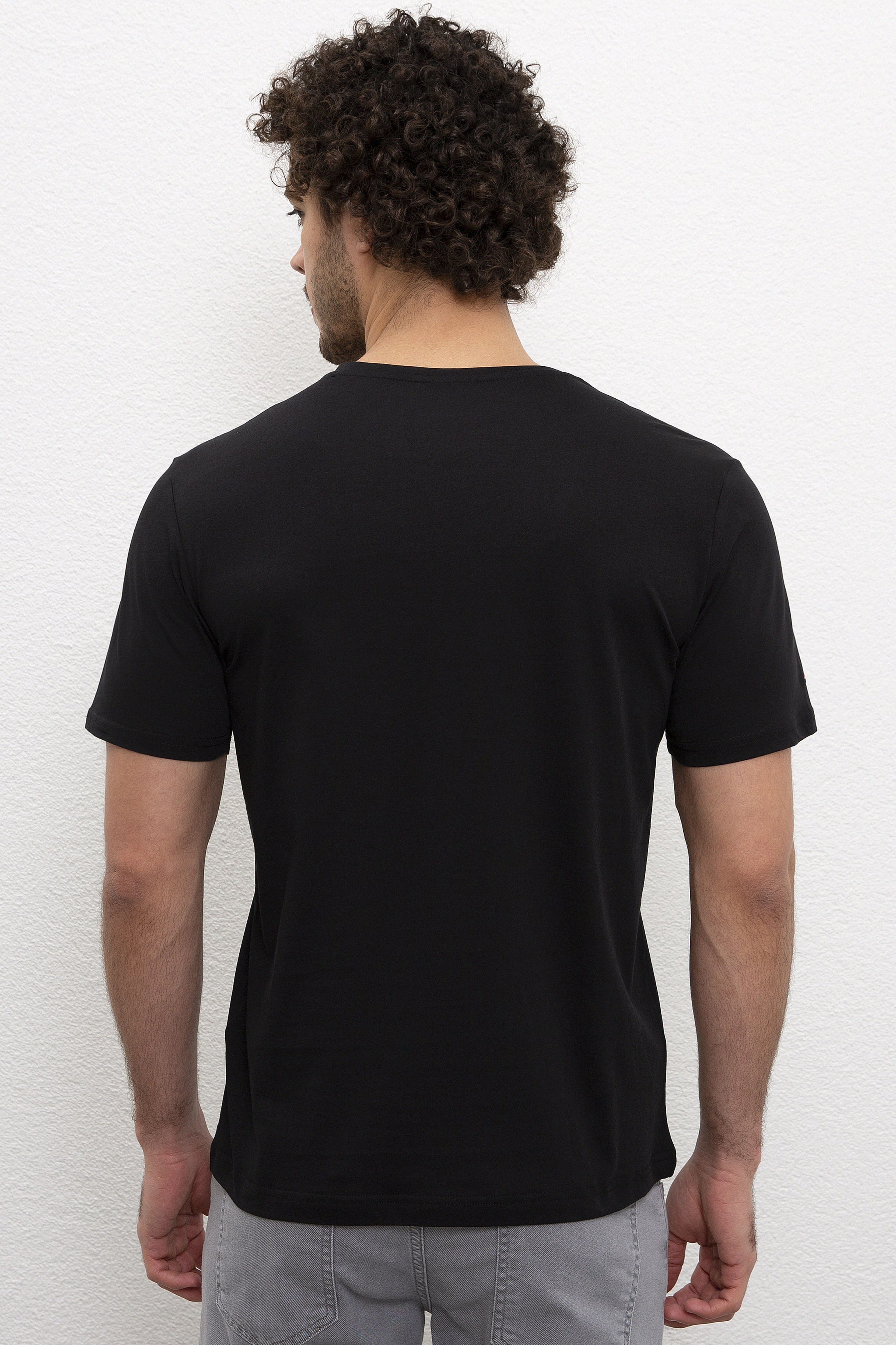 Erkek Siyah V-Yaka T-Shirt Basic - Image 3