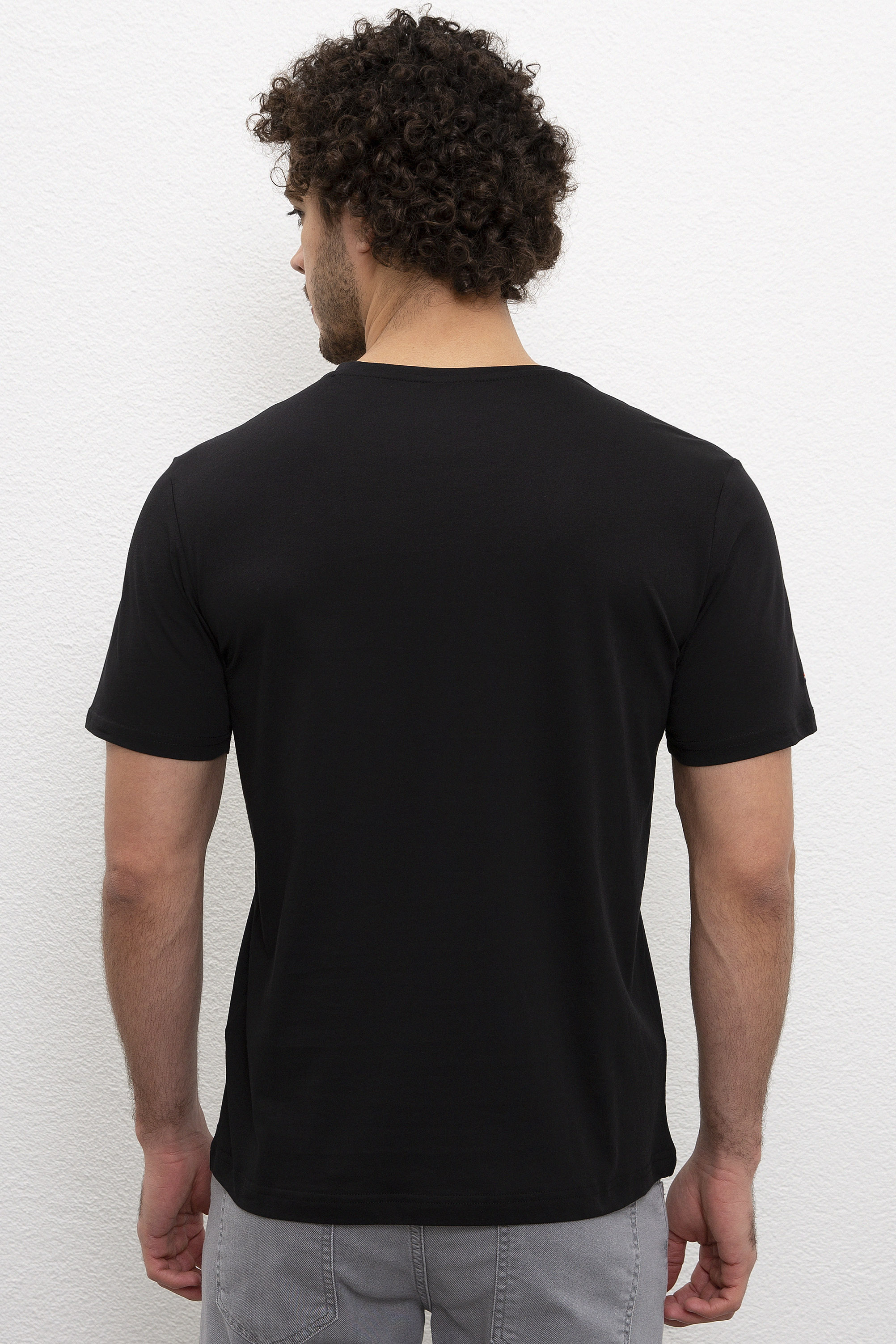 Erkek Siyah V-Yaka T-Shirt Basic