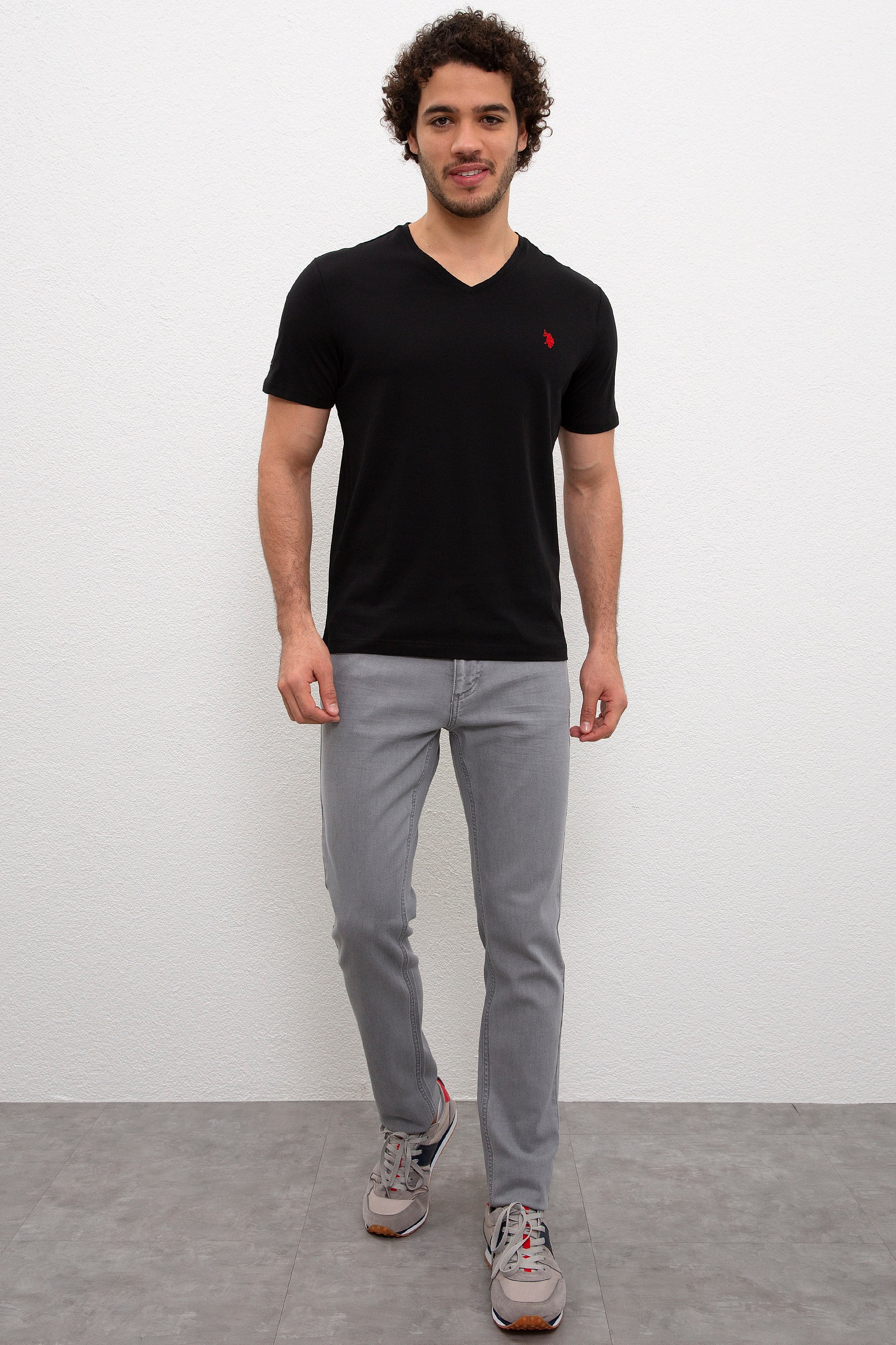 Erkek Siyah V-Yaka T-Shirt Basic