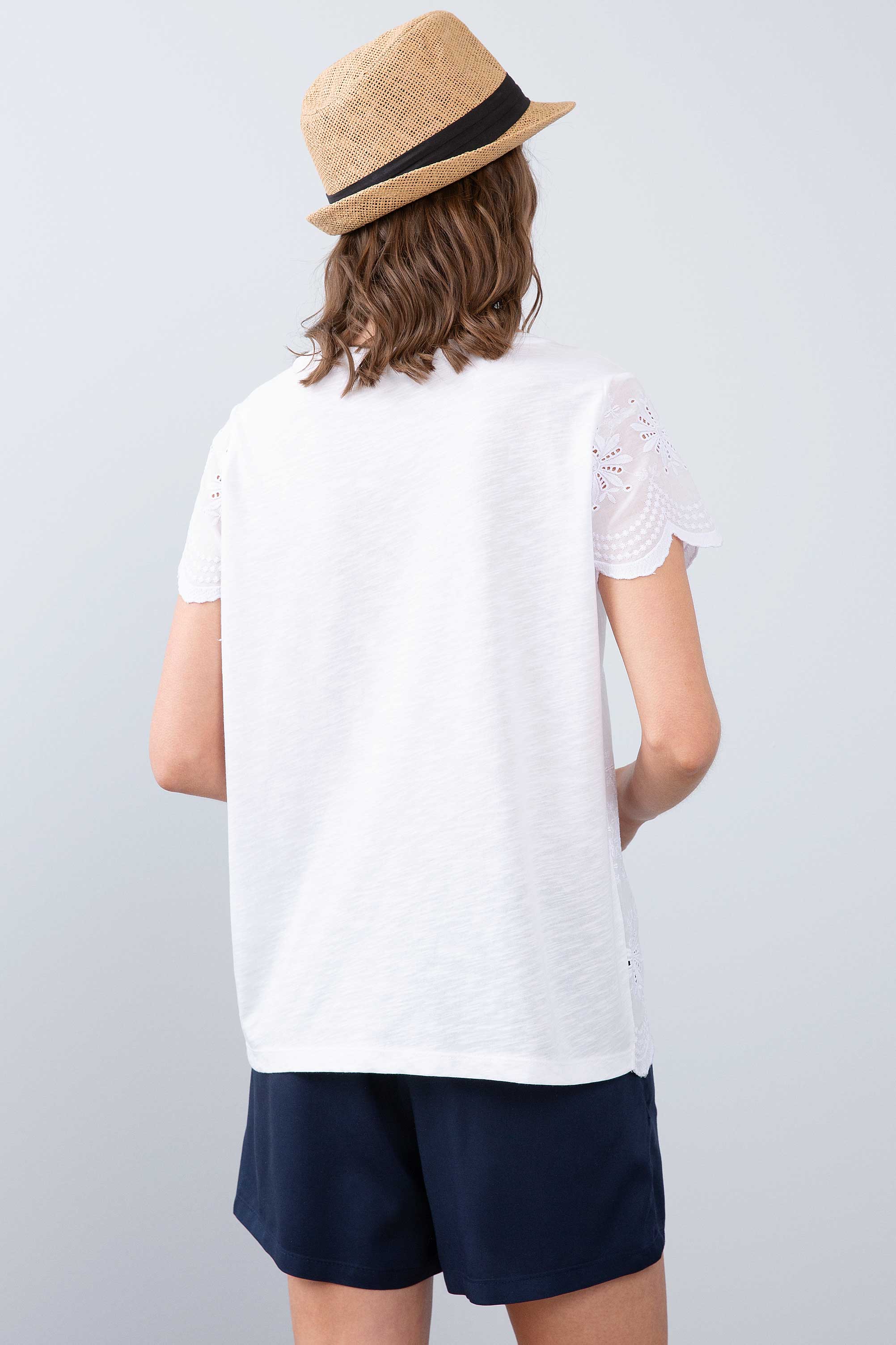 Kadın Beyaz Bisiklet Yaka T-Shirt - Image 4