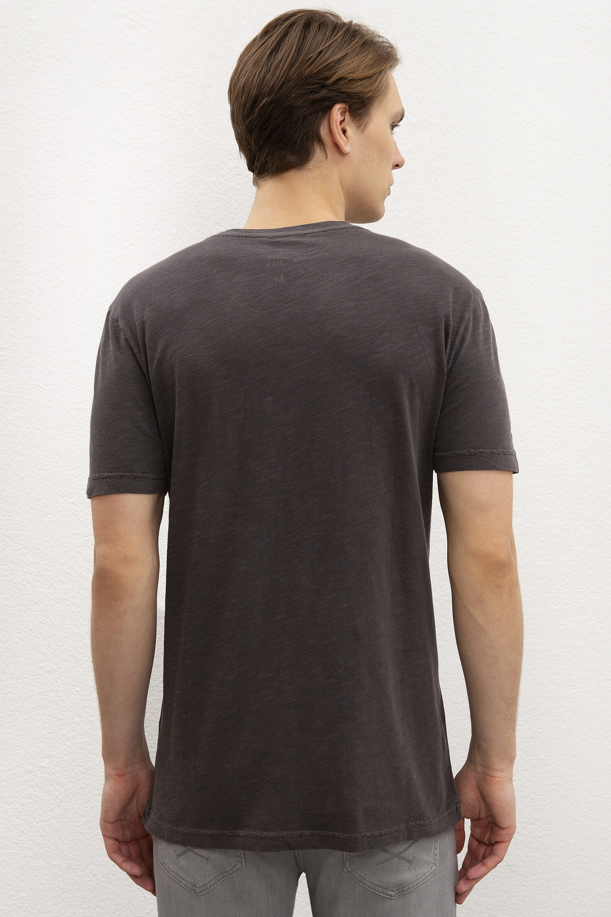 Erkek Antrasit V-Yaka T-Shirt Basic - Image 3