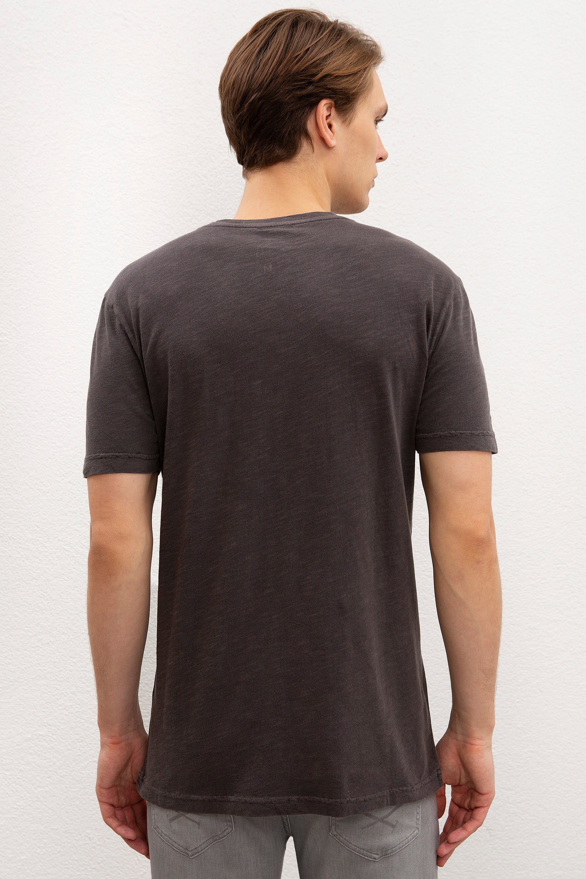 Erkek Antrasit V-Yaka T-Shirt Basic