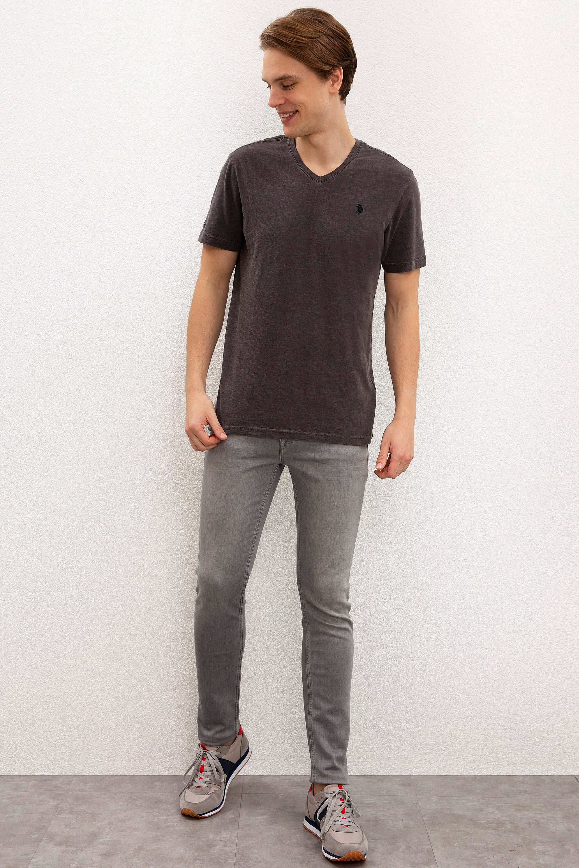 Erkek Antrasit V-Yaka T-Shirt Basic
