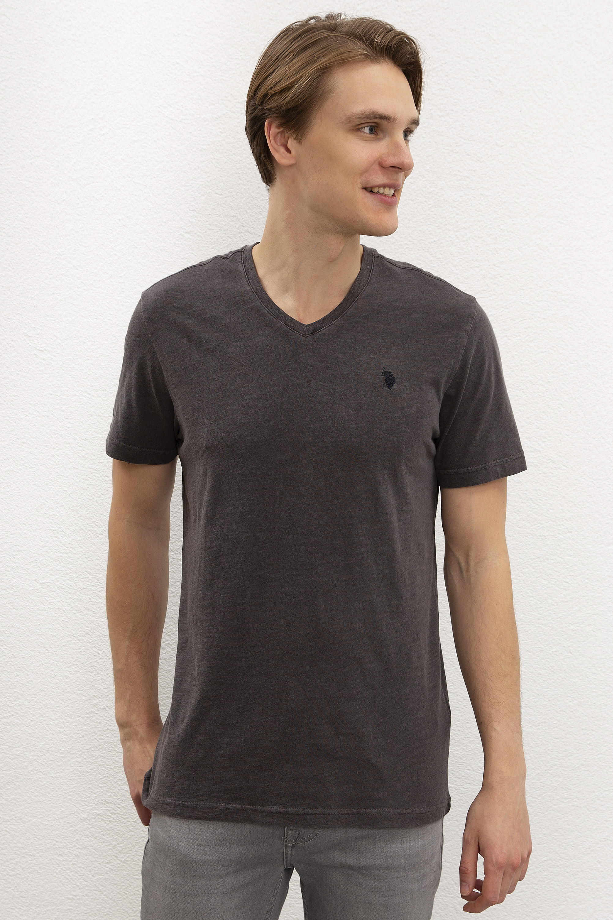 Erkek Antrasit V-Yaka T-Shirt Basic - Image 1