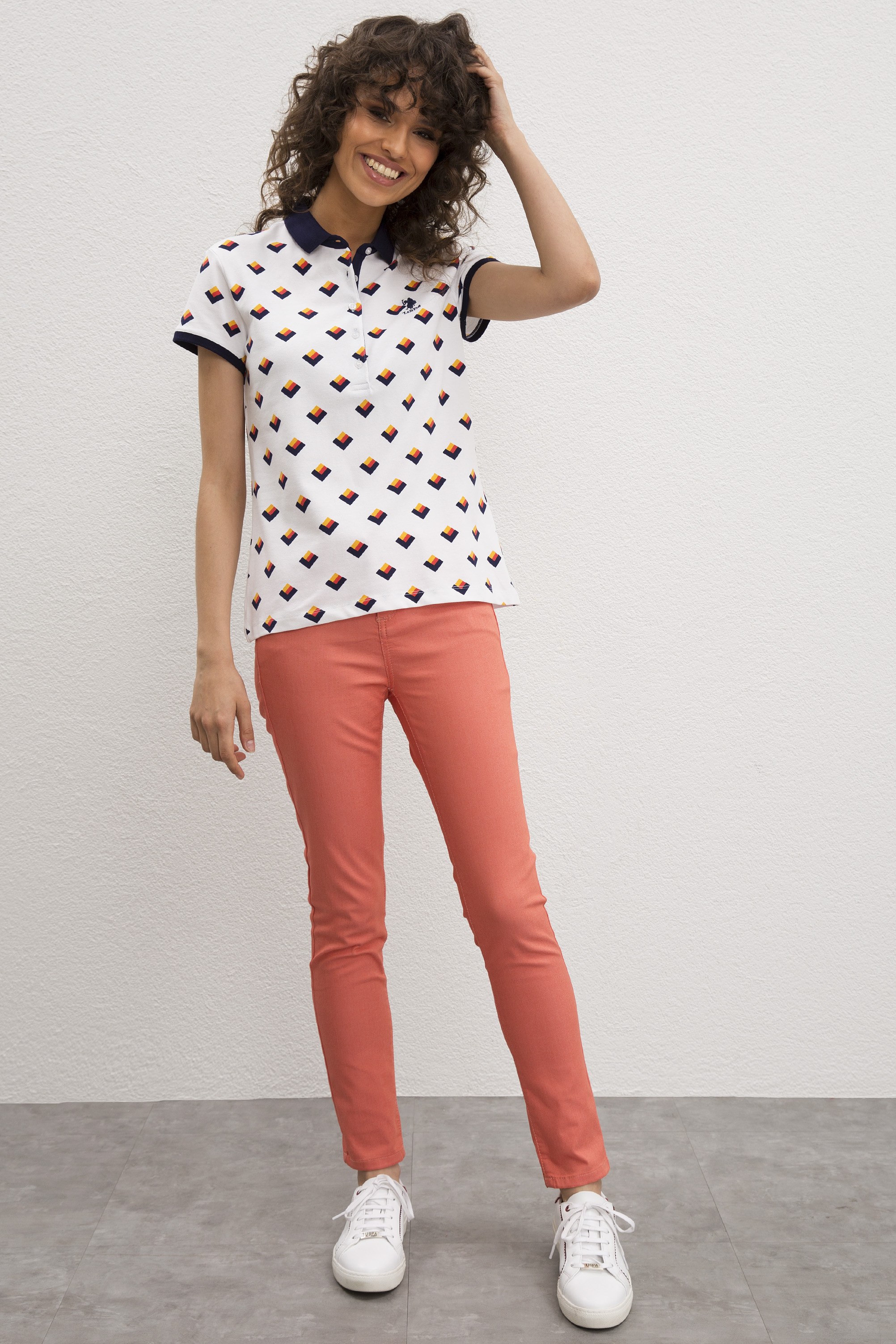Kadın Beyaz Polo Yaka T-Shirt - Image 4