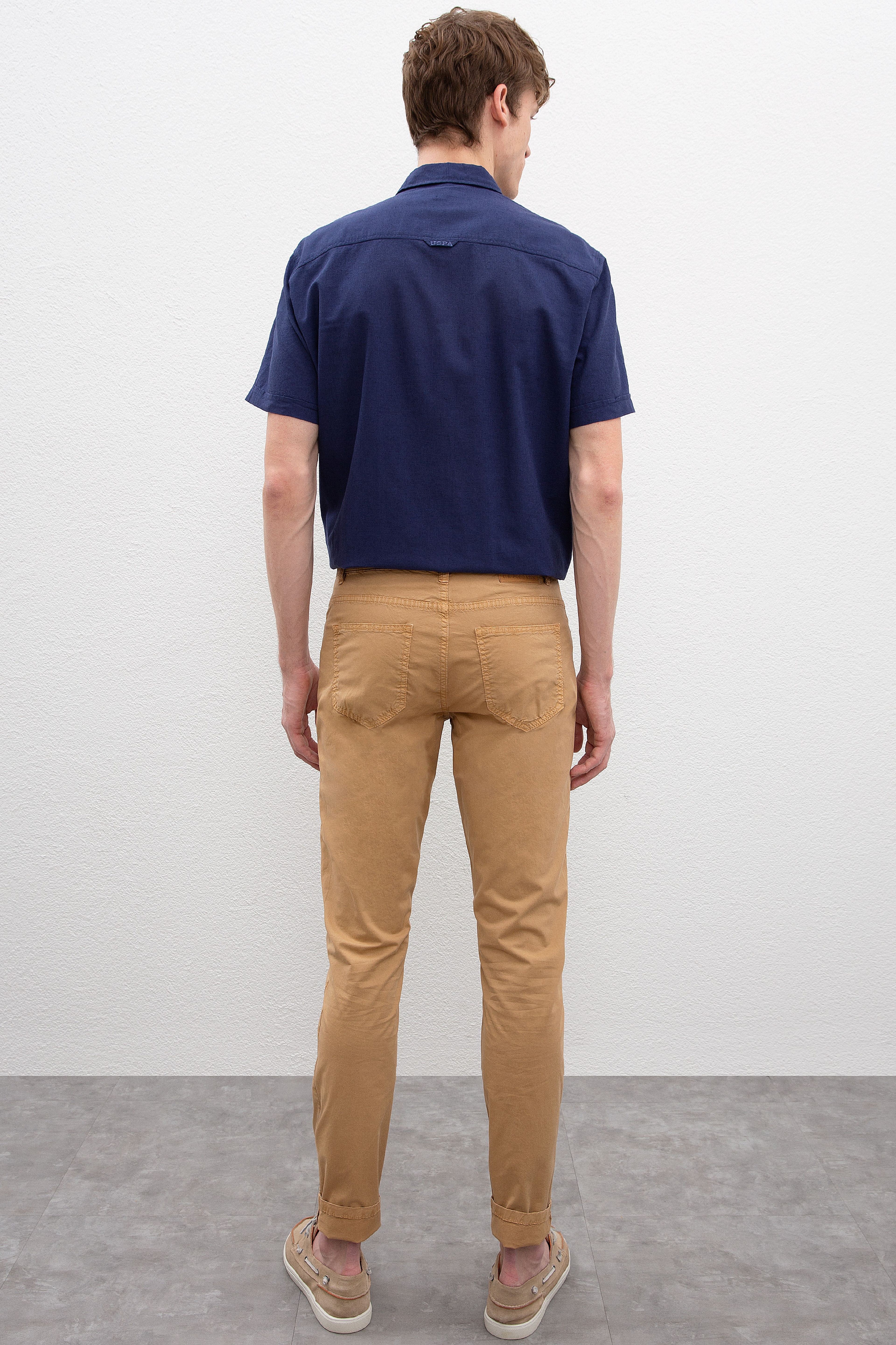 Erkek Camel Chinos - Image 3