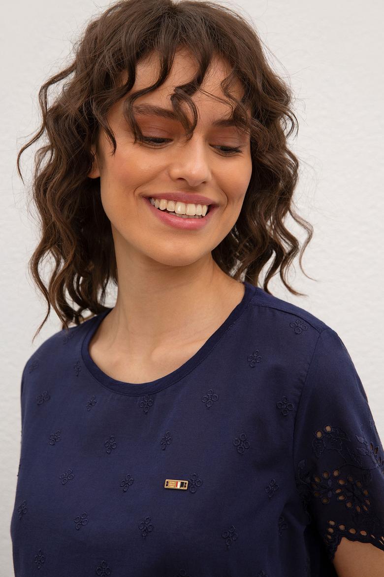 Kadın Lacivert Bisiklet Yaka T-Shirt - 50223560003