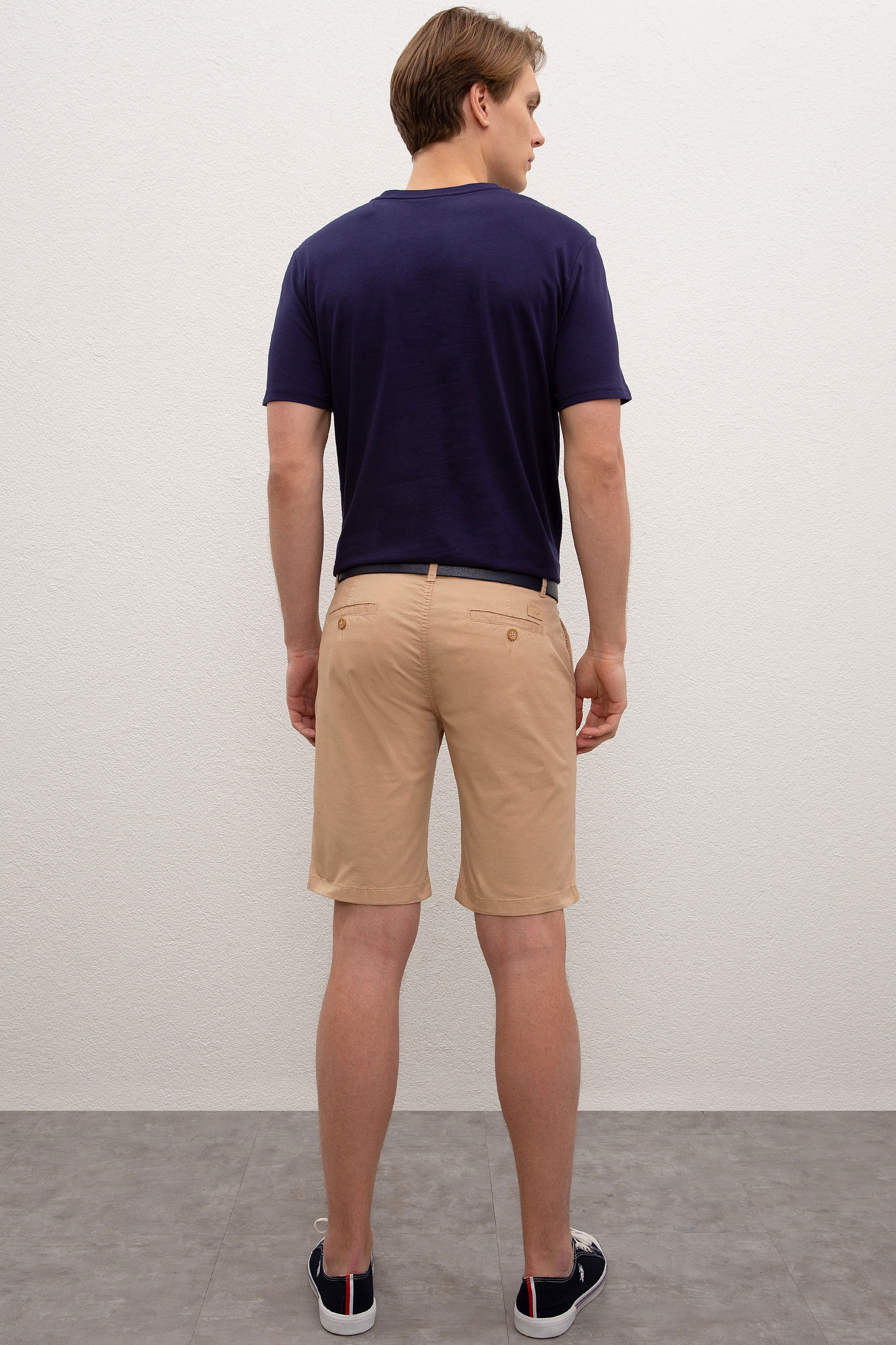 Erkek Beyaz Dokuma Bermuda Capri - Image 3