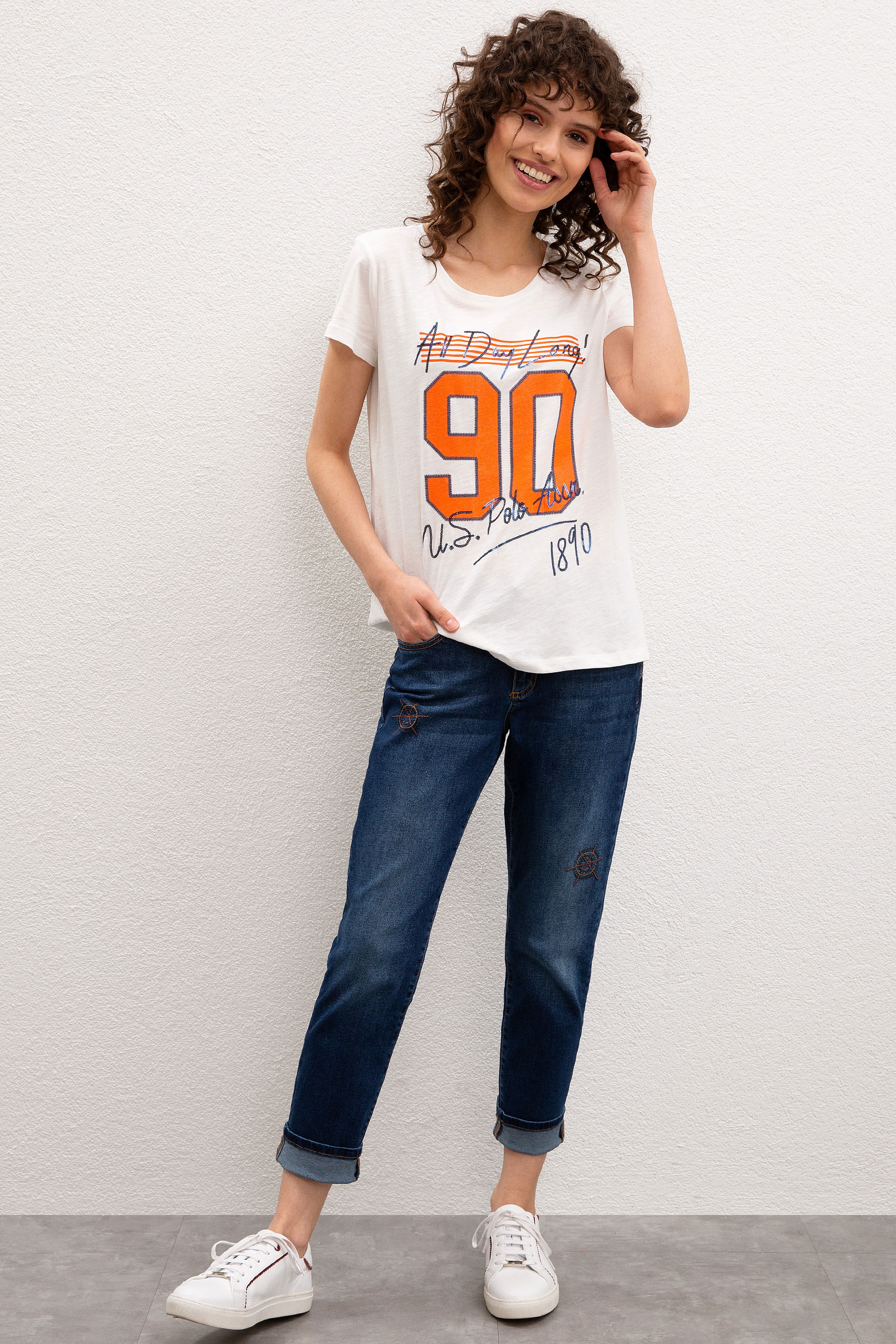 Kadın Beyaz Bisiklet Yaka T-Shirt - Image 5