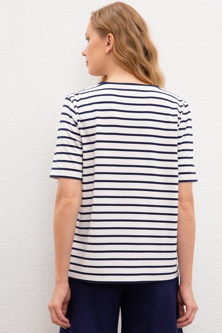 Kadın Lacivert Bisiklet Yaka T-Shirt - 50219270017