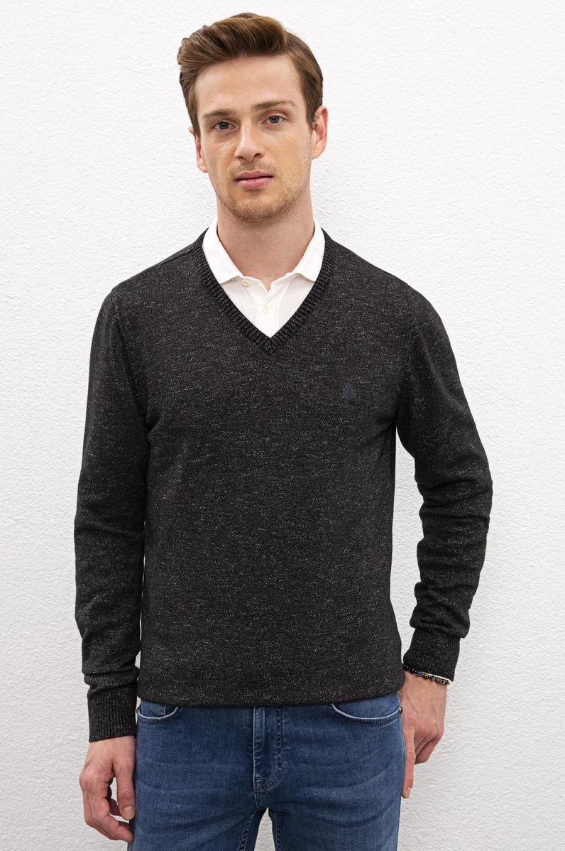Erkek Siyah V-Yaka Triko Kazak
