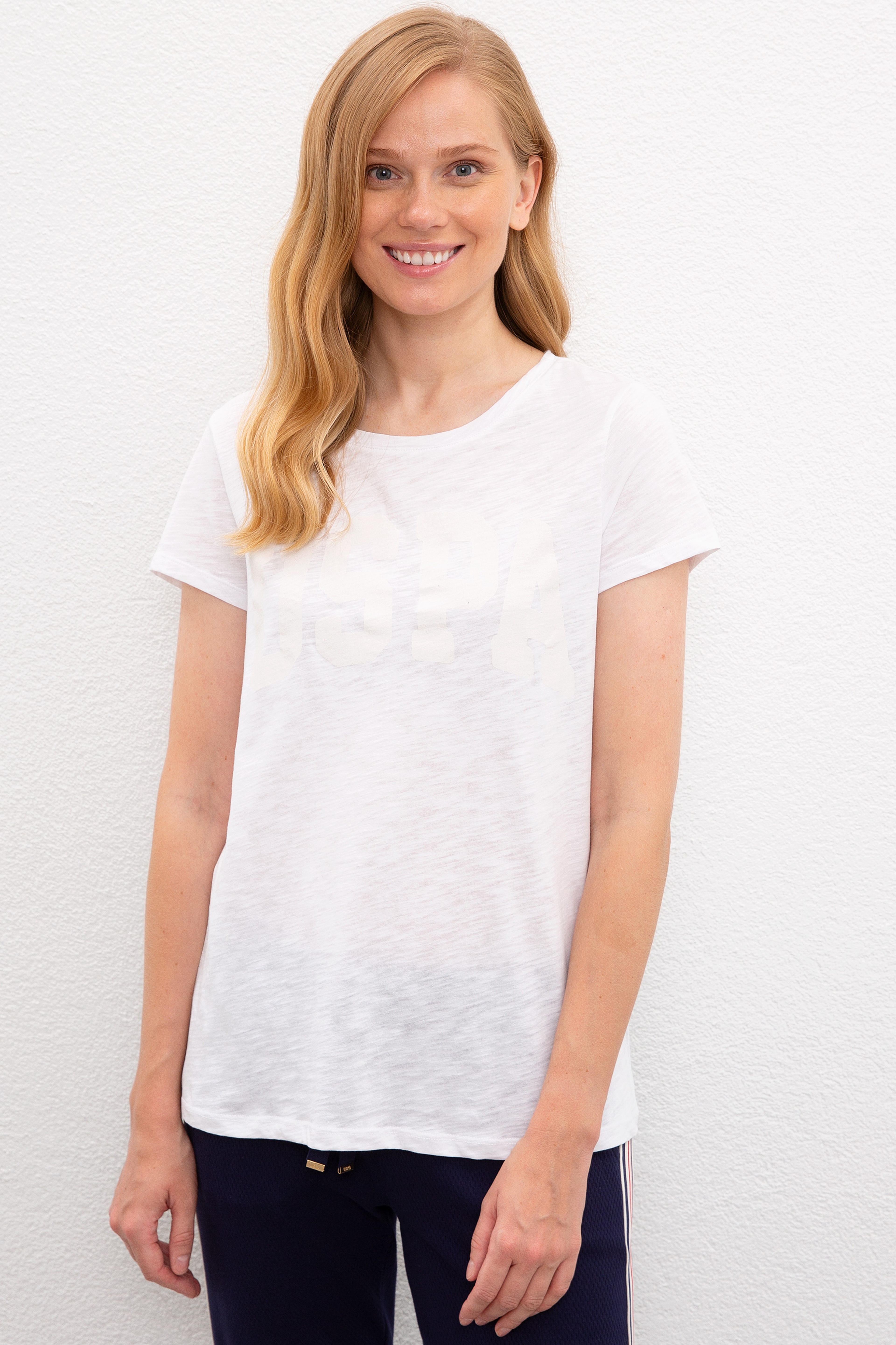 Kadın Beyaz Bisiklet Yaka T-Shirt - Image 1