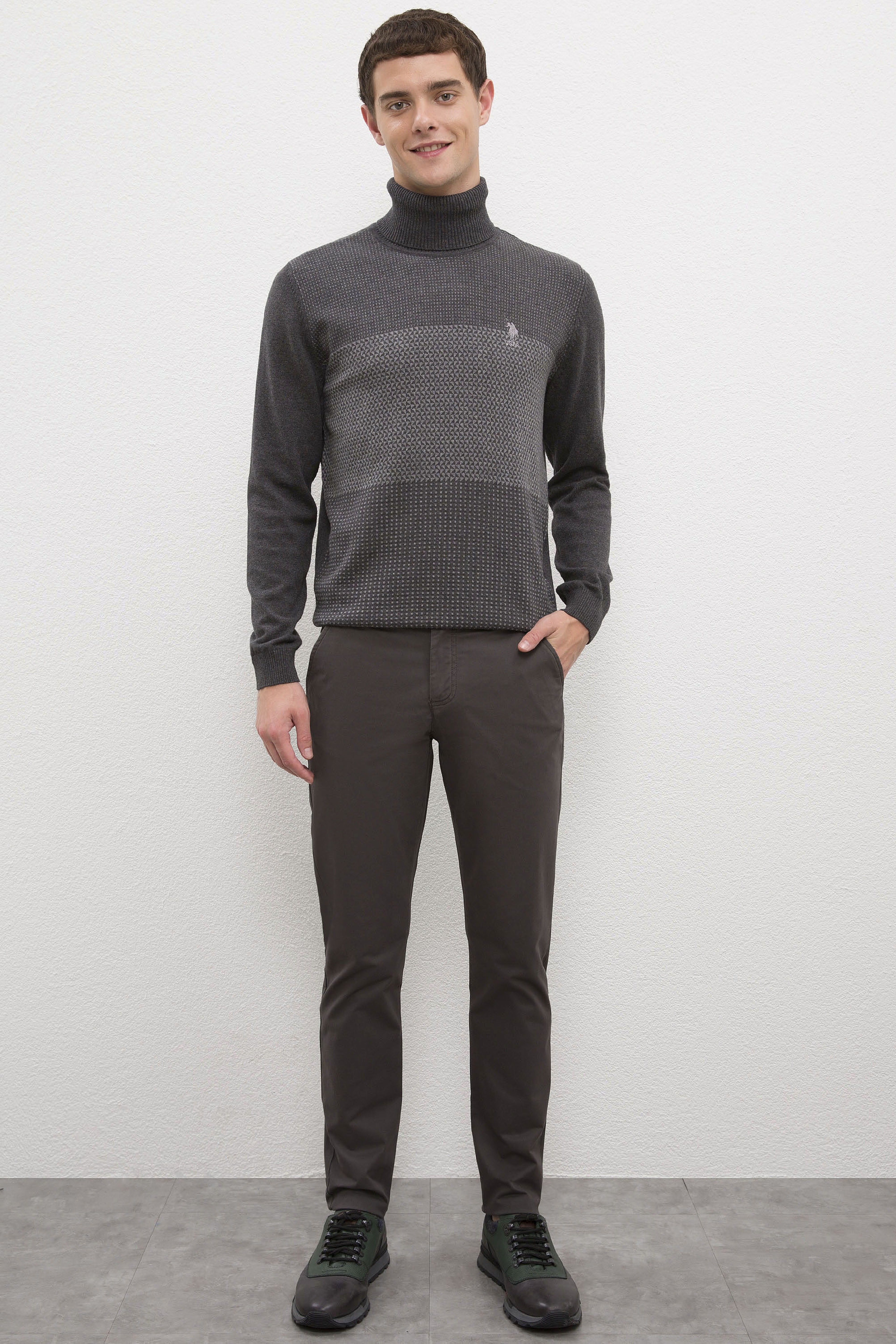 Gri Chinos - Image 1