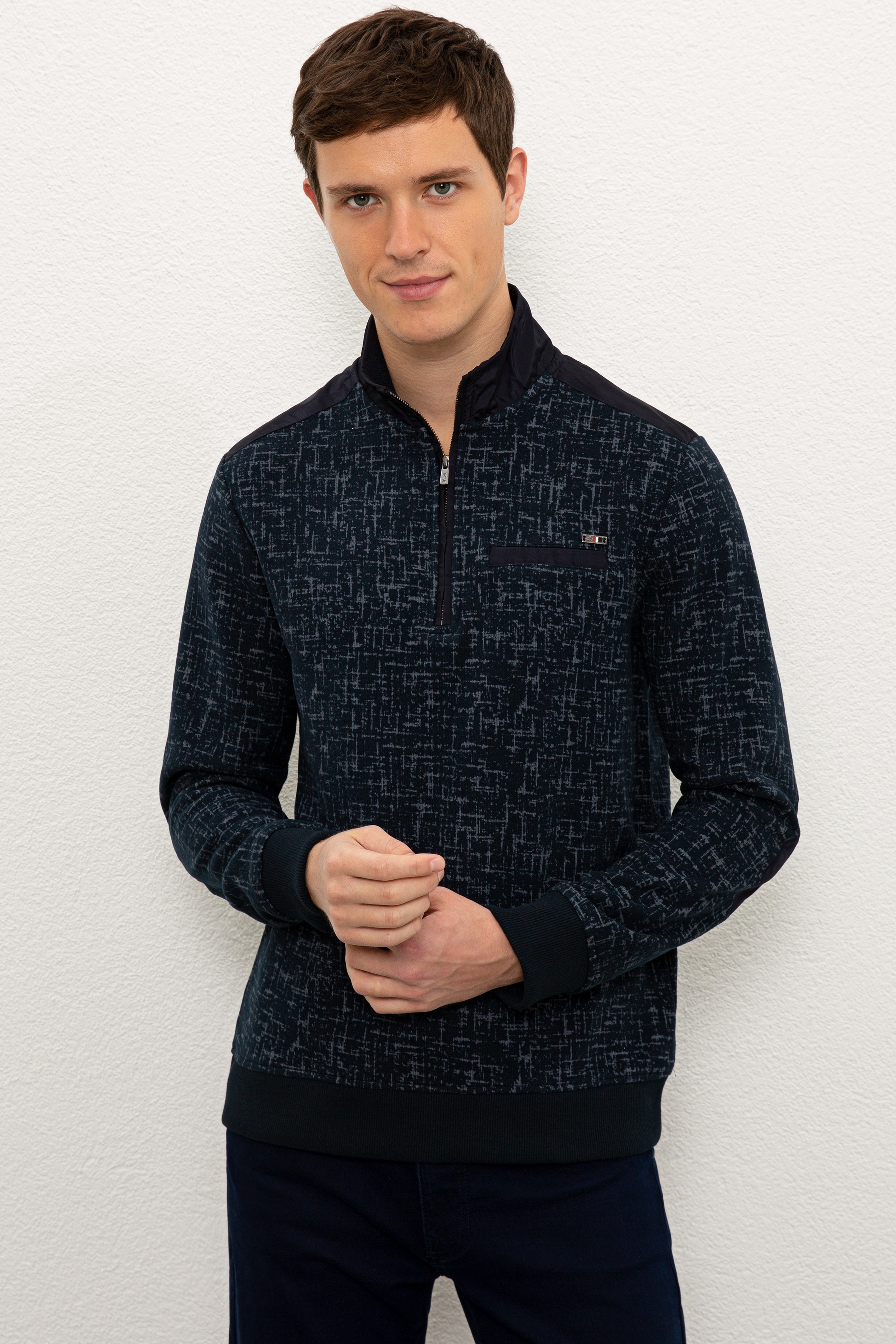 Erkek Lacivert Dik Yaka Sweatshirt - Image 1