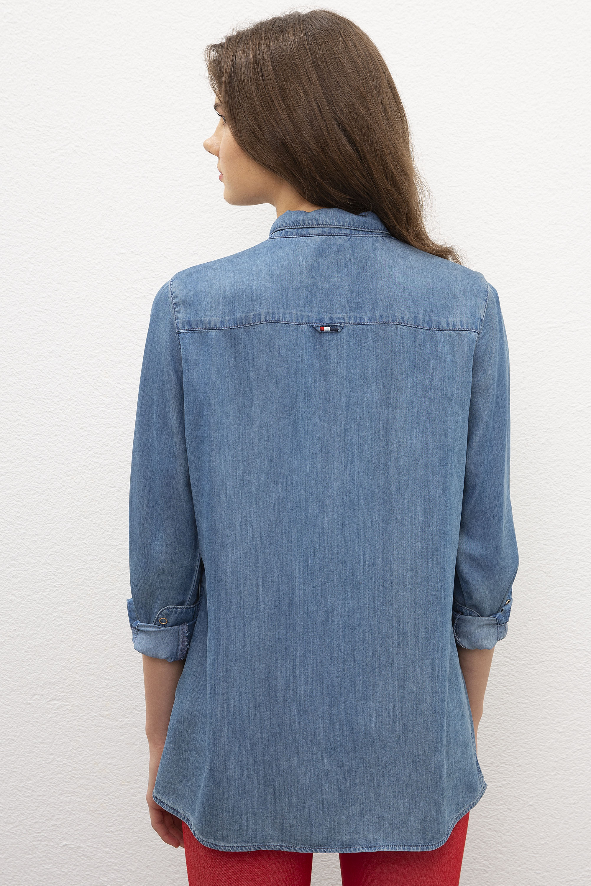 Kadın Mavi Denim Gömlek - Image 3
