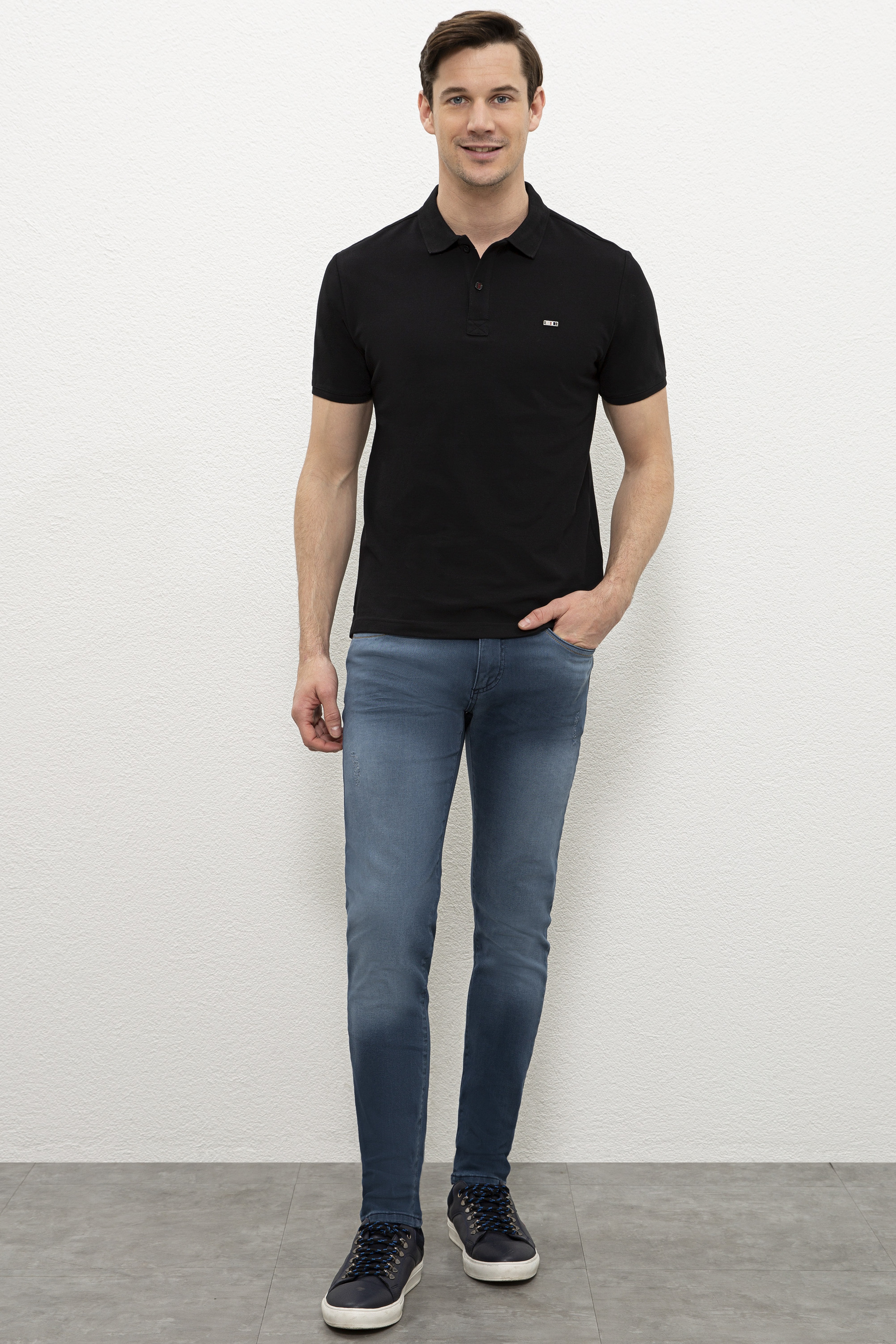 Erkek Siyah Polo Yaka T-Shirt Basic - Image 4