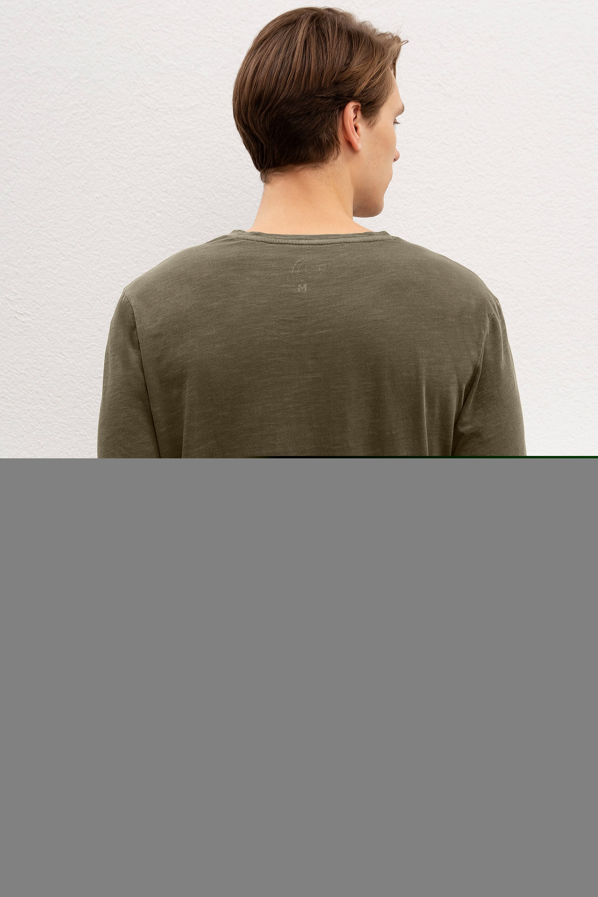 Erkek Koyu Haki V-Yaka T-Shirt Basic