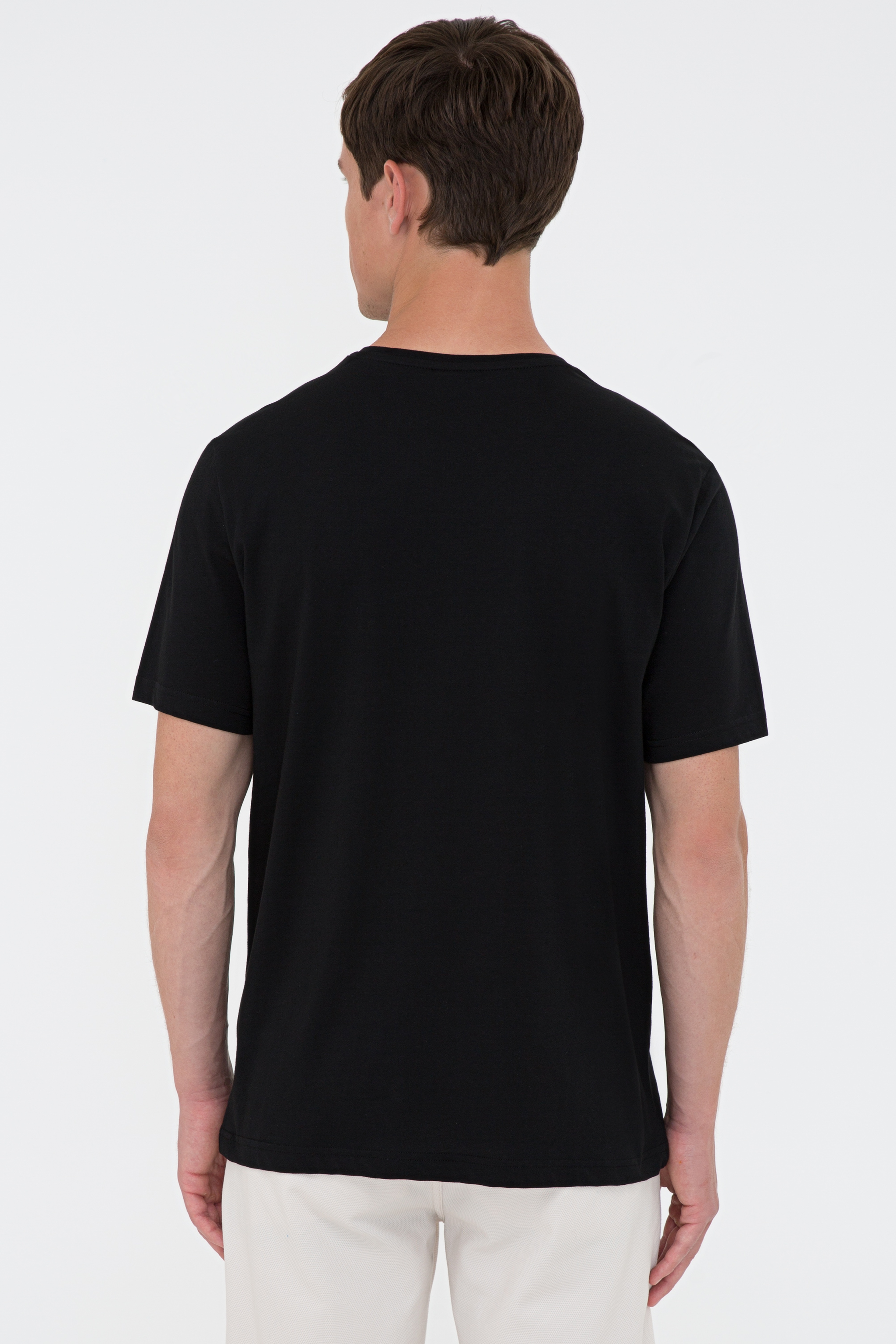 Erkek Regular Fit V Yaka Siyah Basic Tişört - Image 3