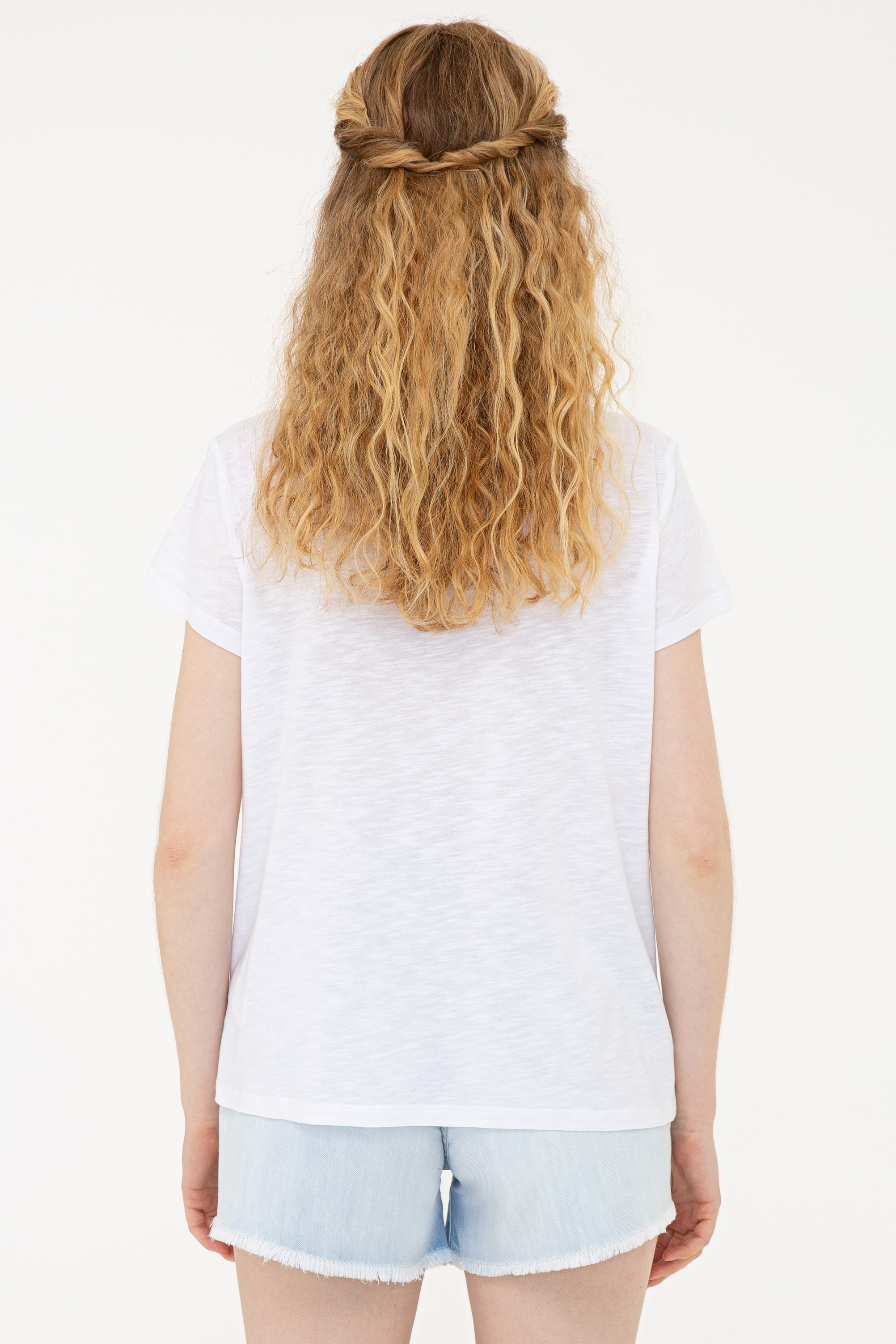 Kadın Beyaz Bisiklet Yaka T-Shirt - Image 3