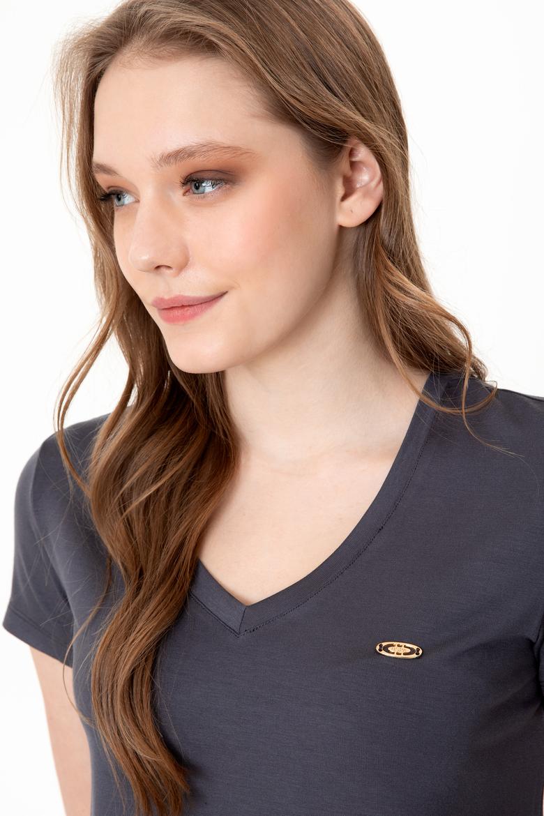 Kadın Antrasit V Yaka Basic Tişört - 50246033031