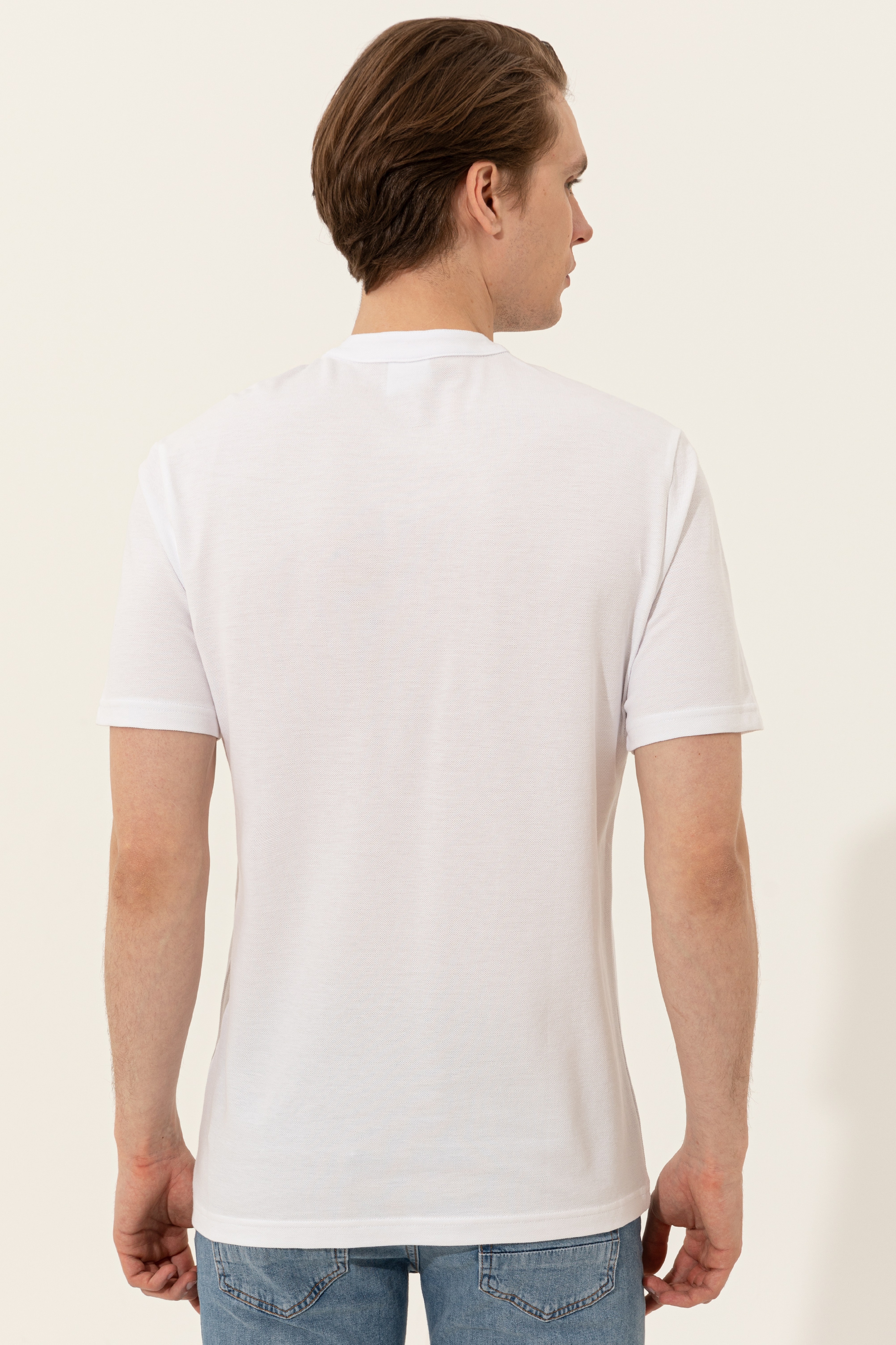 Erkek Beyaz Hakim Yaka T-Shirt - Image 5