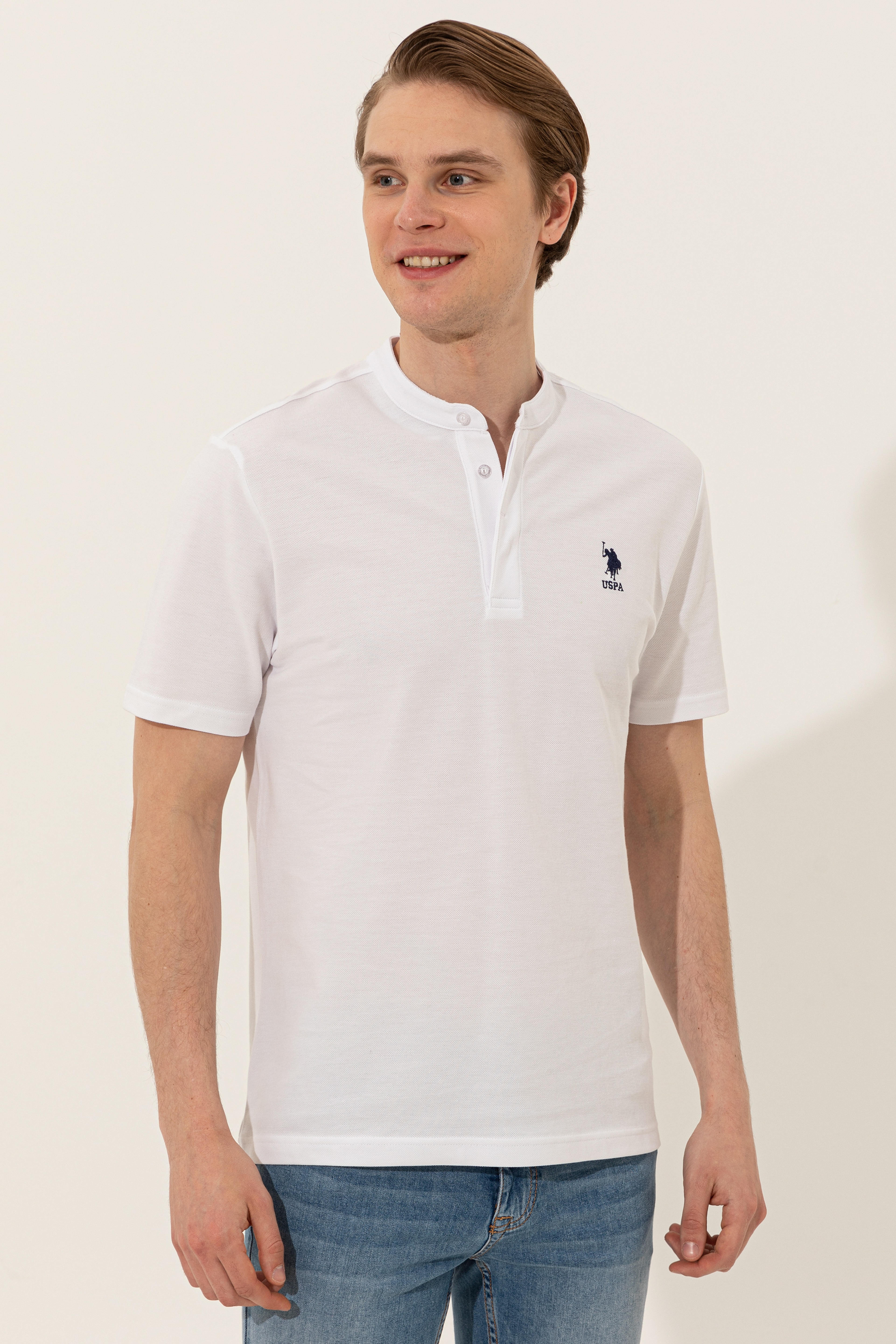 Erkek Beyaz Hakim Yaka T-Shirt - Image 3