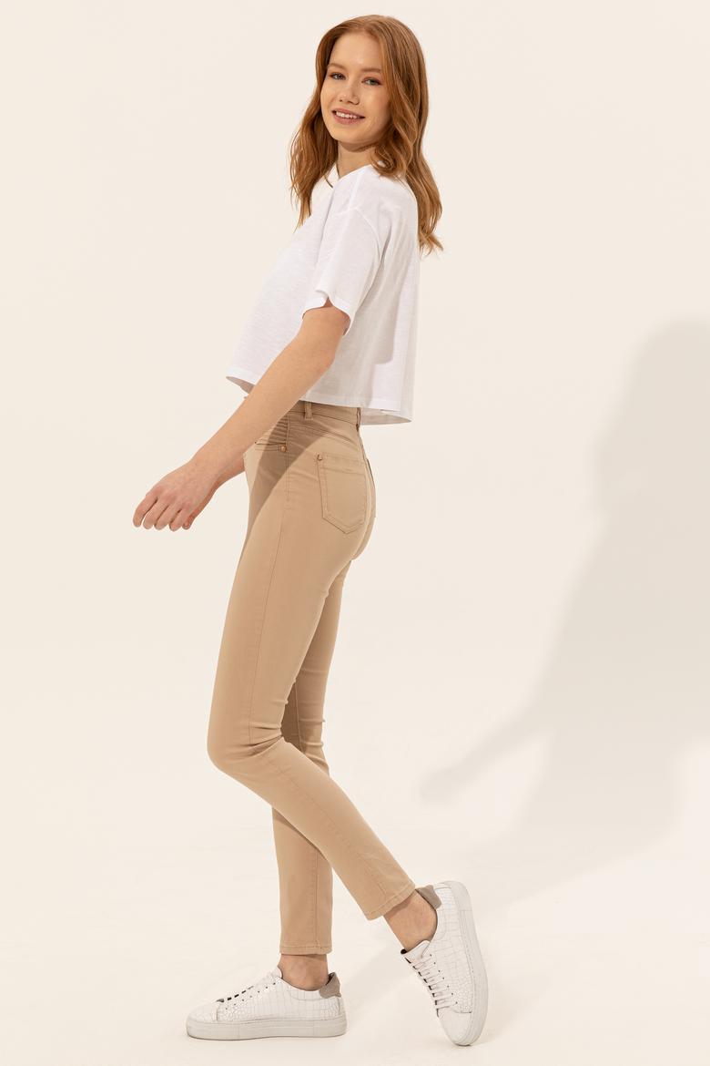 Kadın Beyaz Bisiklet Yaka Crop Tişört - 50248144004