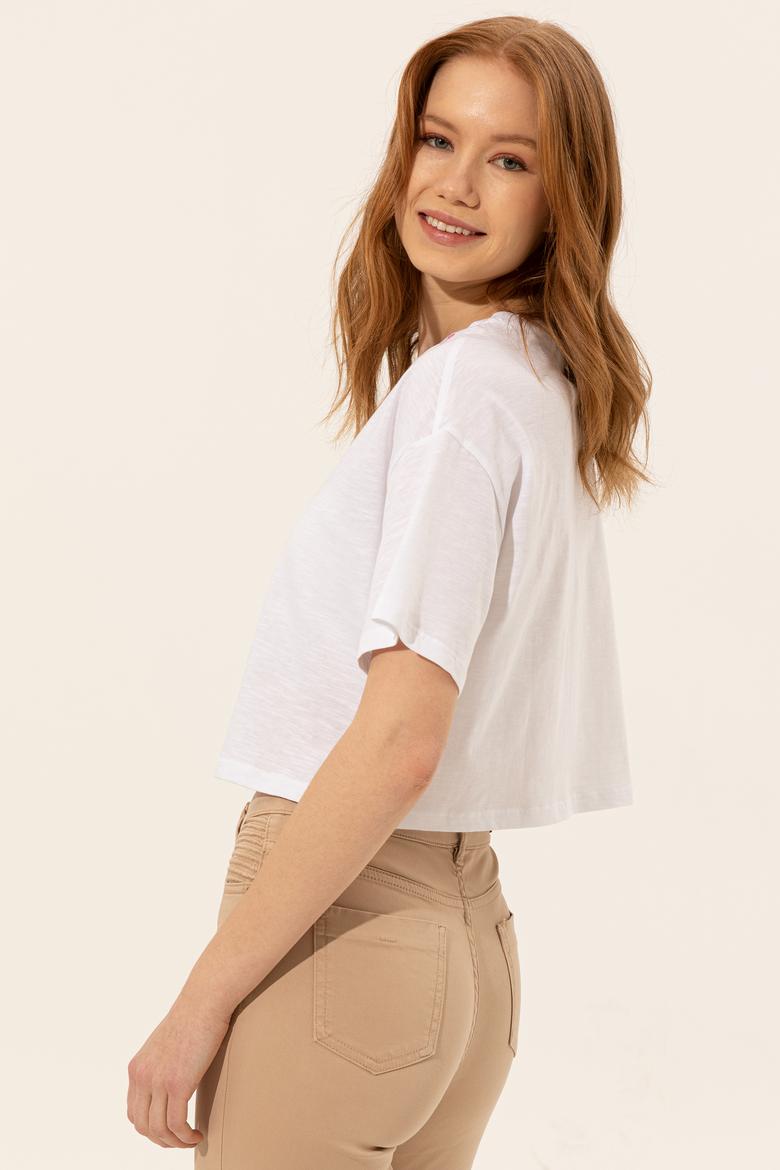 Kadın Beyaz Bisiklet Yaka Crop Tişört - 50248144004