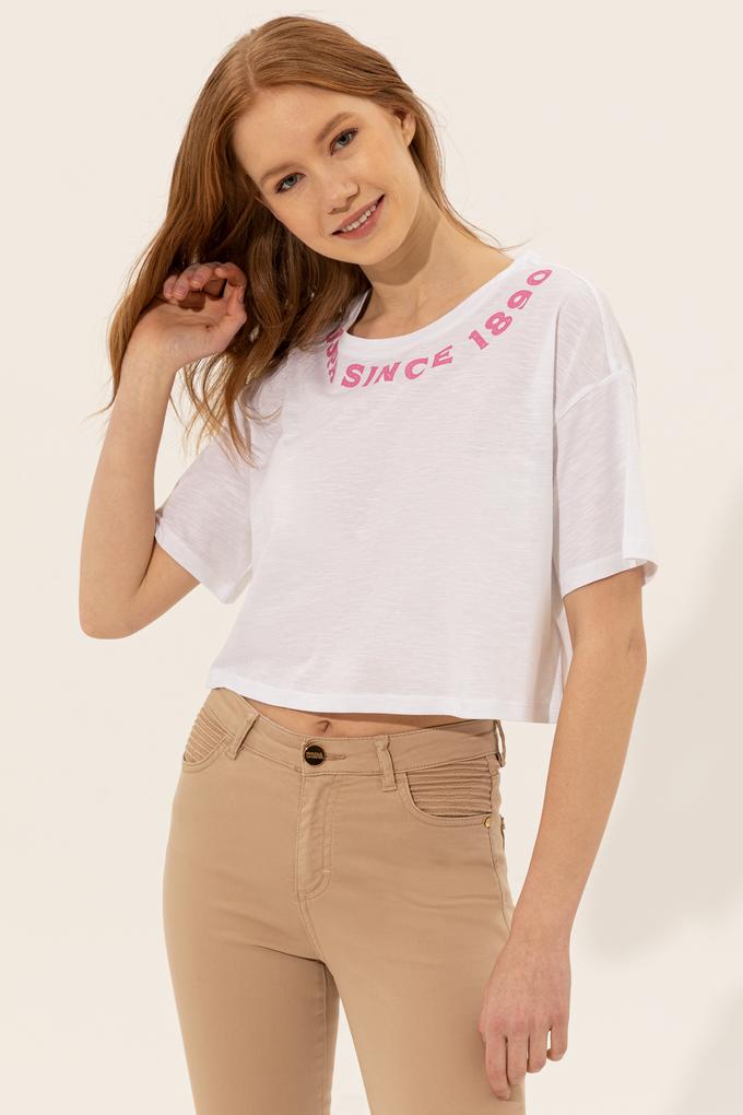 Kadın Beyaz Bisiklet Yaka Crop Tişört