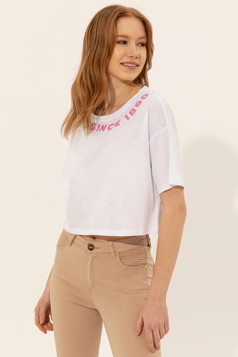 Kadın Beyaz Bisiklet Yaka Crop Tişört - 50248144004