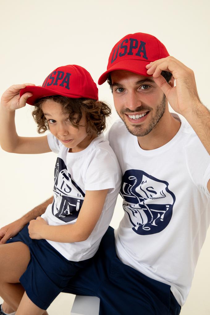 Erkek Kırmızı Şapka