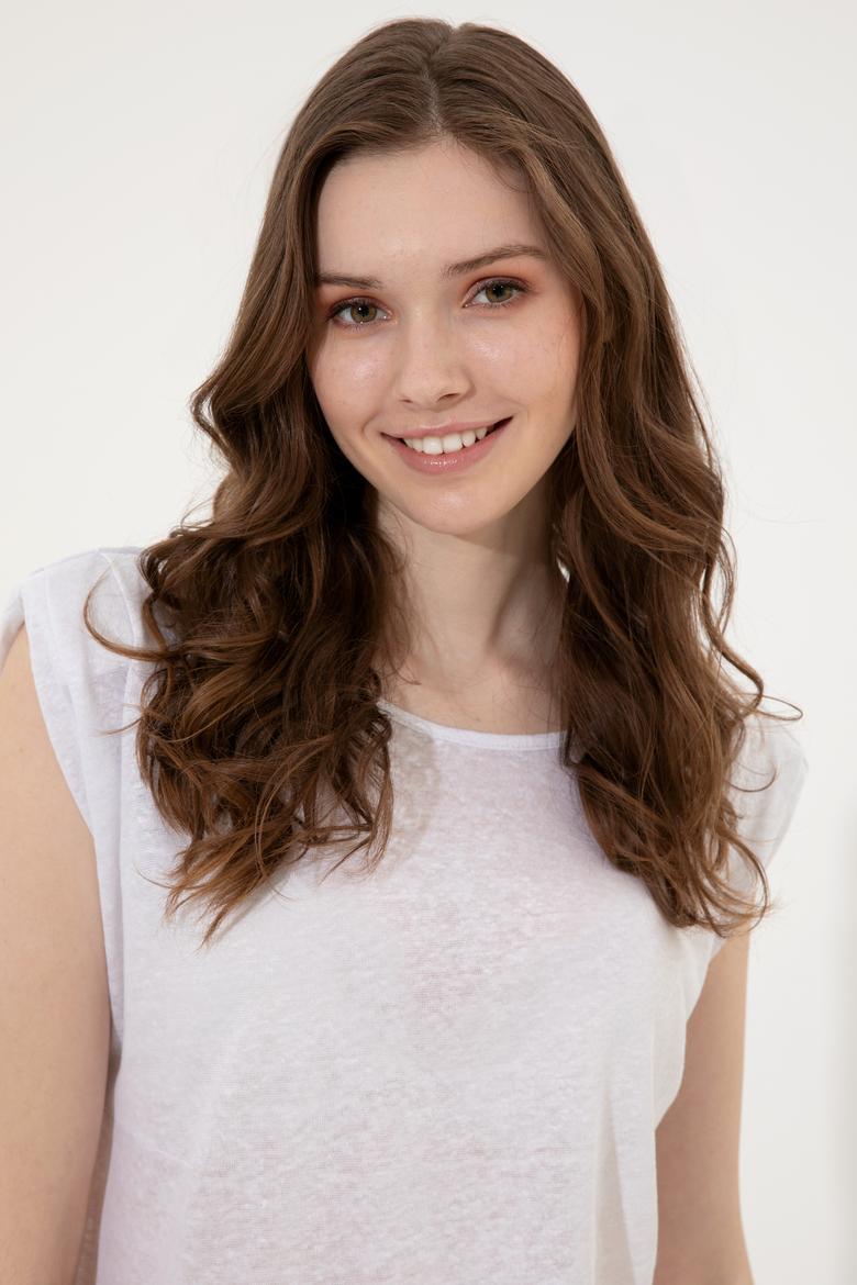 Kadın Beyaz Bisiklet Yaka Kolsuz Tişört - 50250261007