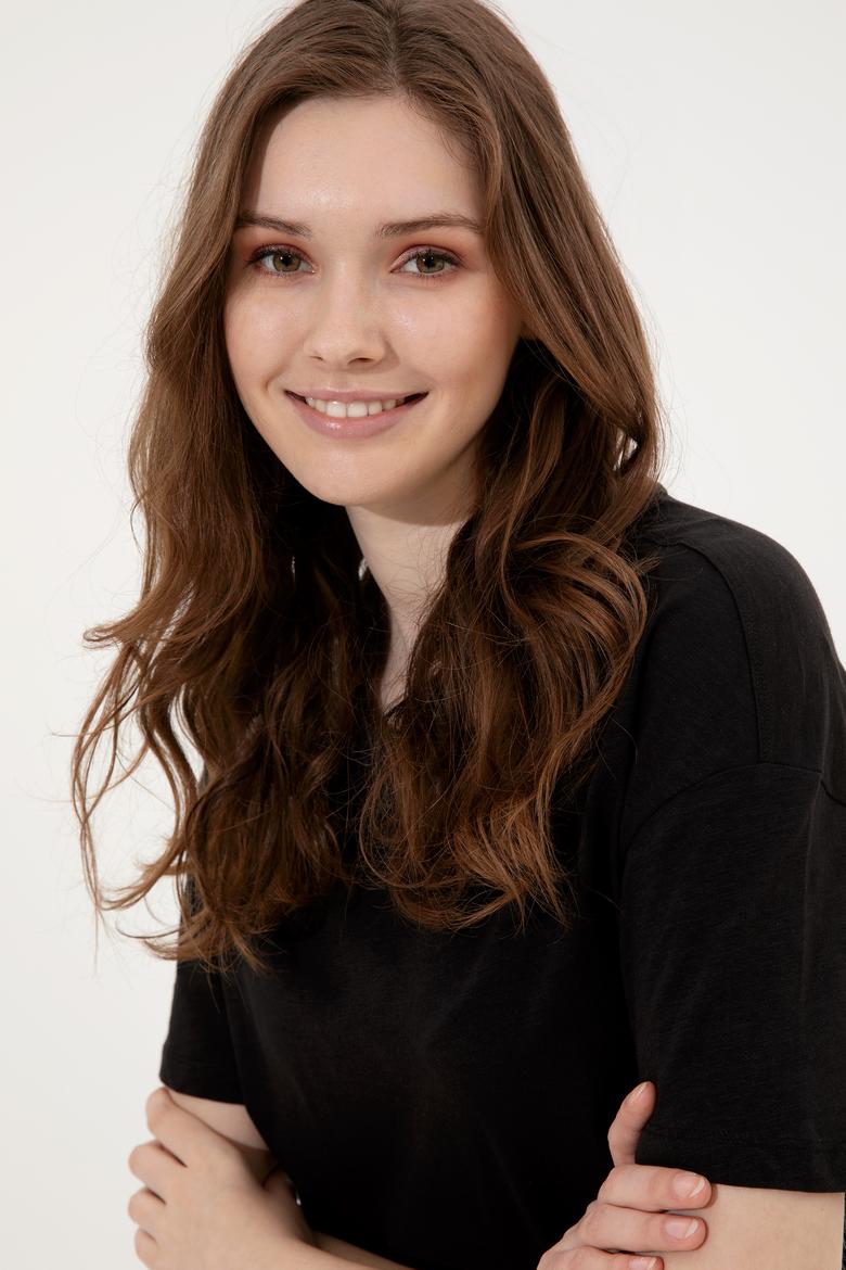 Kadın Siyah Bisiklet Yaka Tişört - 50248059061