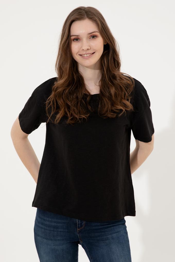 Kadın Siyah Bisiklet Yaka Tişört